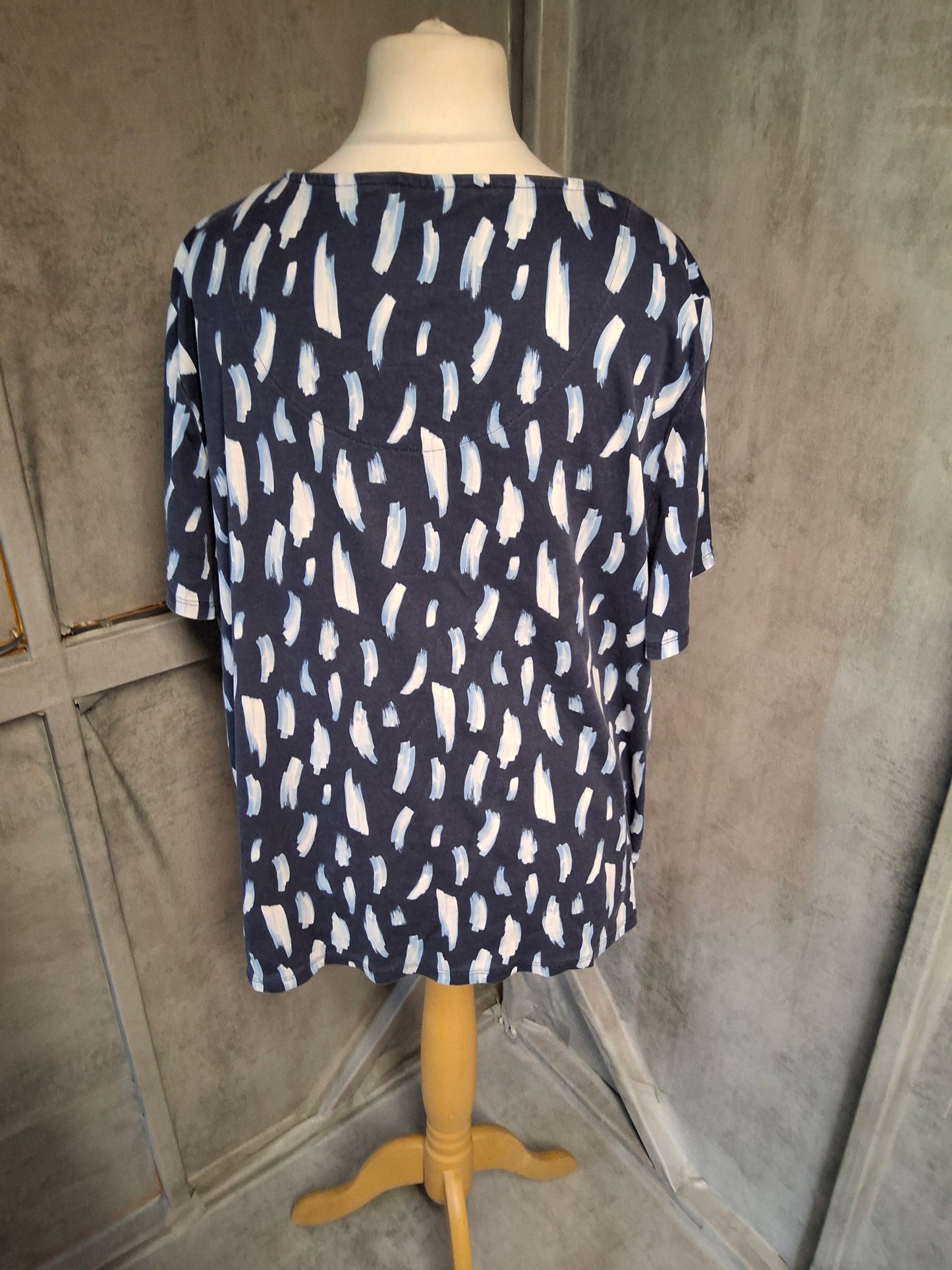 Bonmarché Navy Brushstroke Print T-Shirt – Size 24 – 100% Cotton