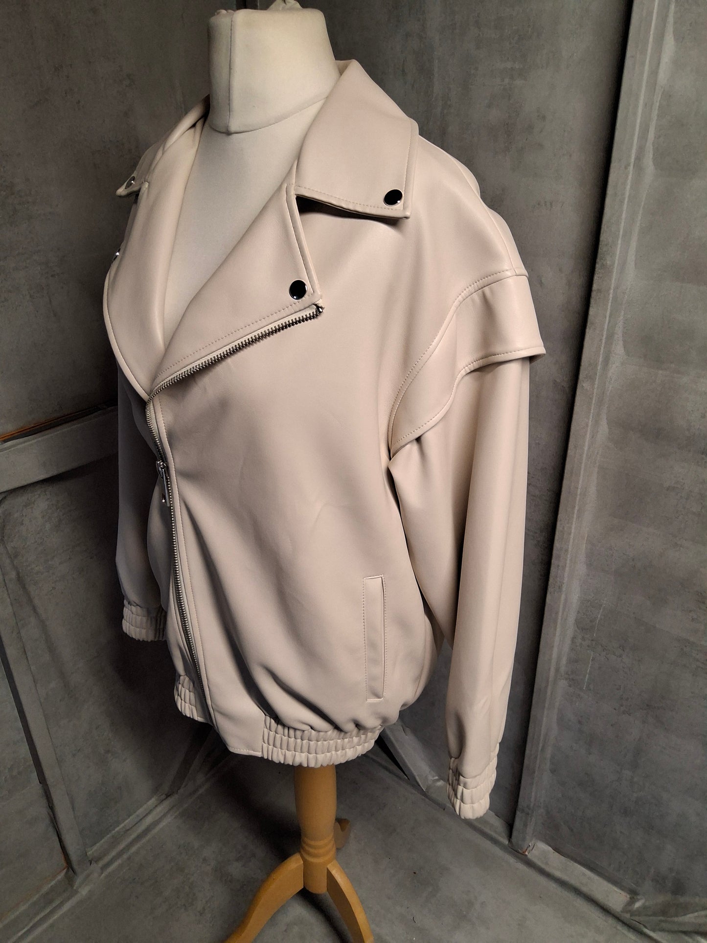 Missguided Cream Oversized Biker Jacket – Size 8