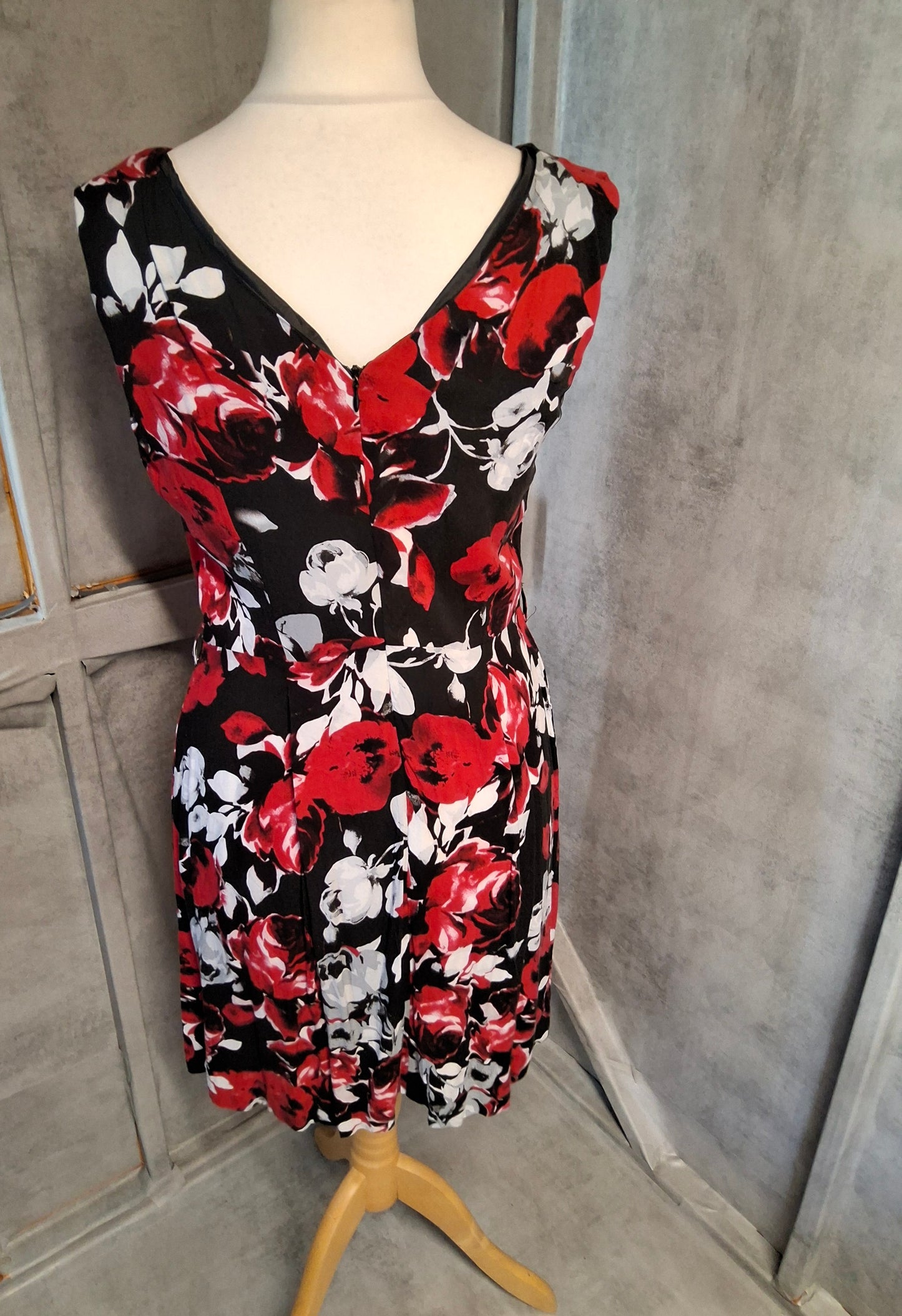 F&F Red & White Floral Print Dress ā Size 12