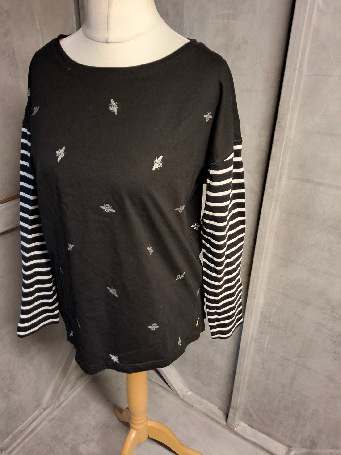 Joules Black Long Sleeve Bee Print T-Shirt ā Size 12 ā 100% Cotton š