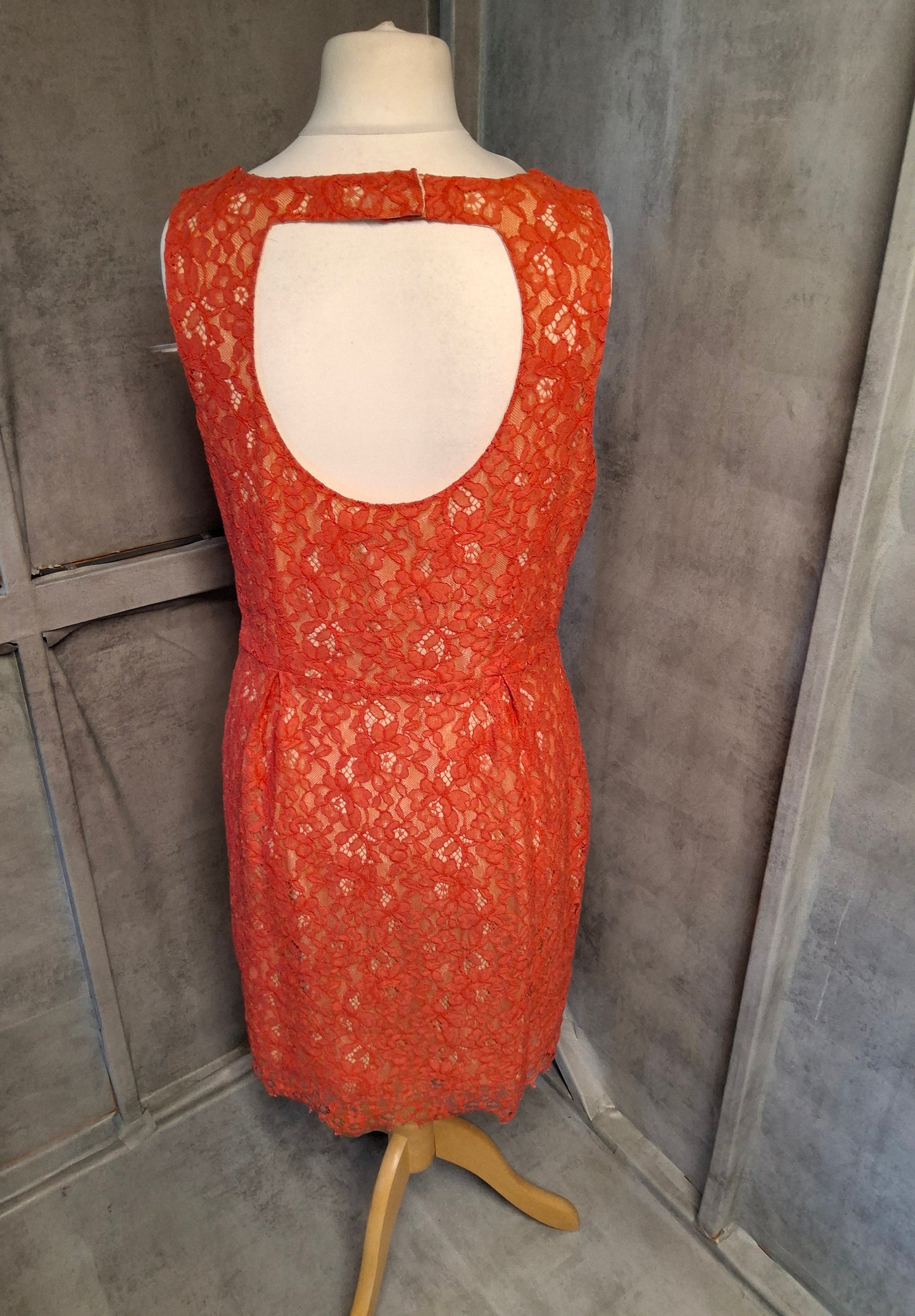 Oasis Coral Lace Dress – Size 16 – Knee Length Fit 14/16 – Side Zip