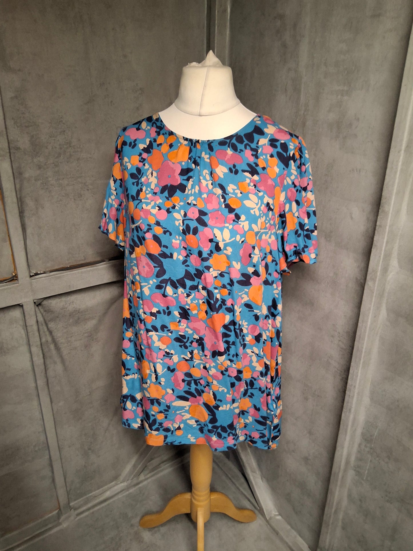 Brakeburn Blue Floral Short Sleeve Top – Size 16 – Viscose