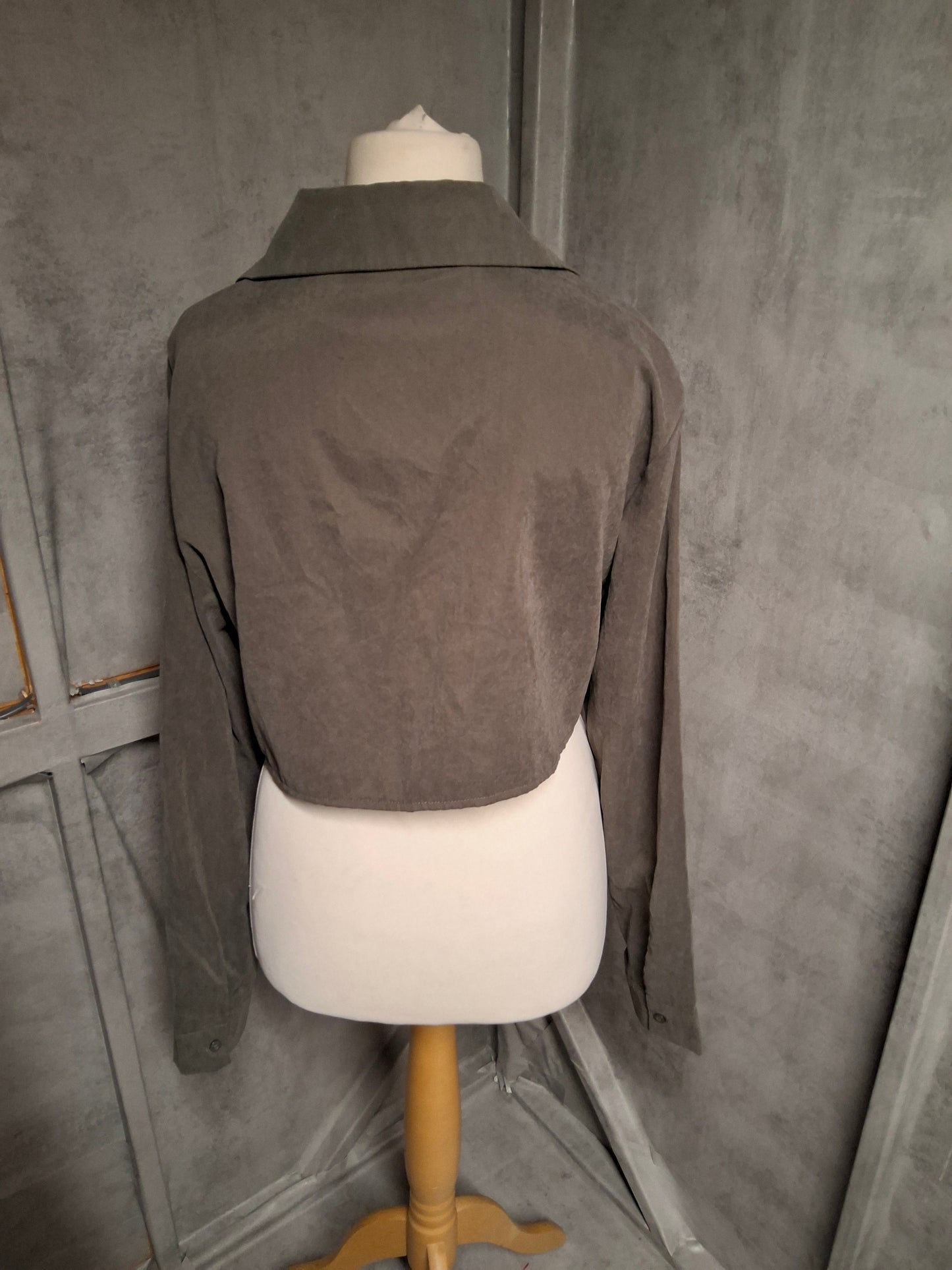 PrettyLittleThing Grey Suede-Feel Cropped Shirt – Size 8 – Smart Casual Button-Up