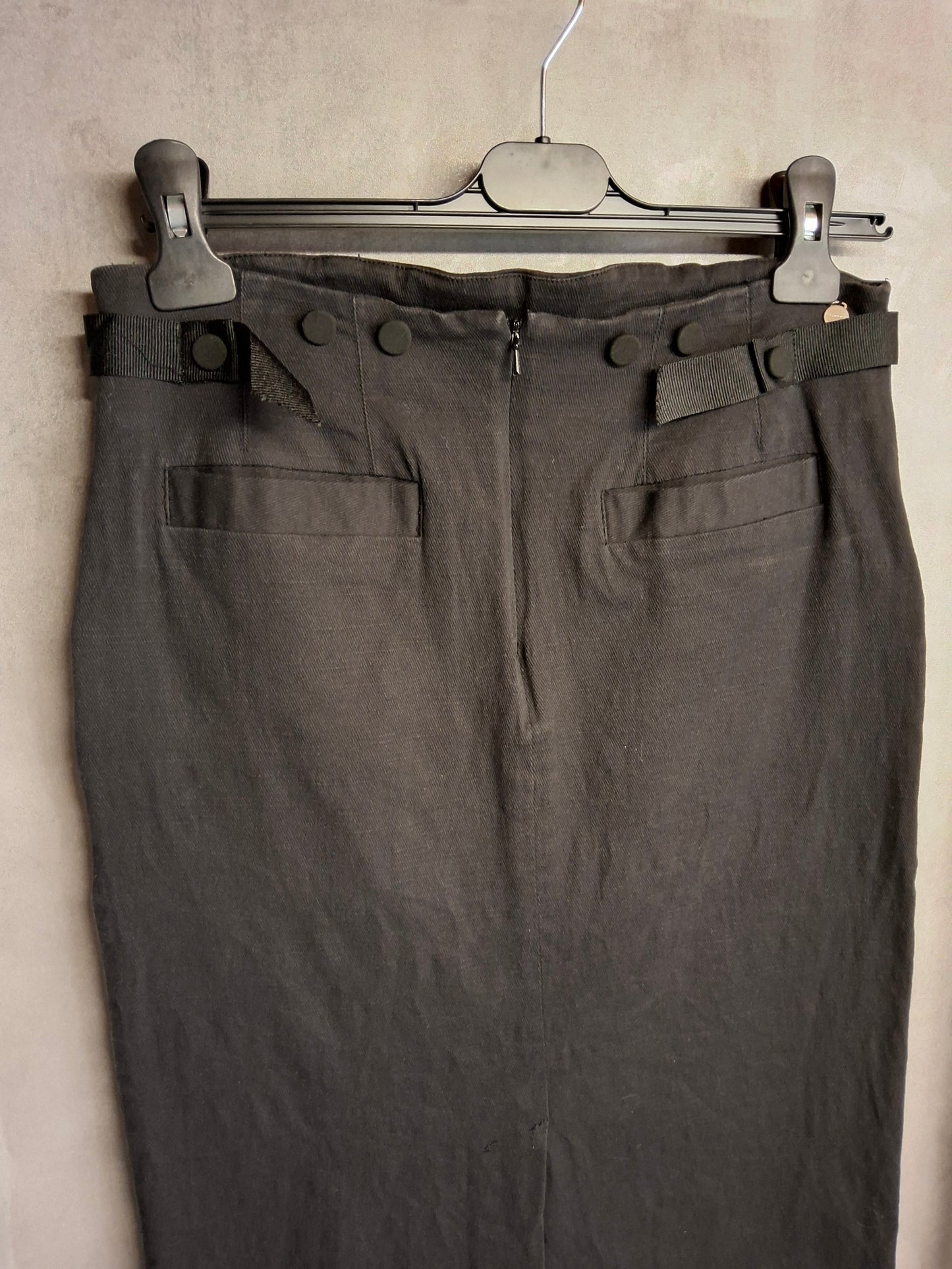 Full Circle Black Knee-Length Skirt with Zip Pockets – Size 10/12