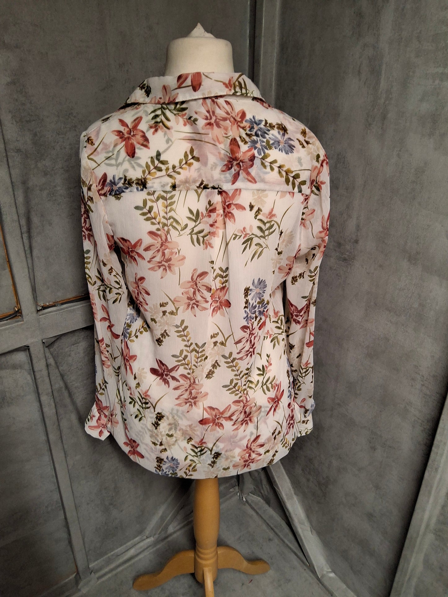 Matalan Sheer Floral Blouse – Size 10 | Lightweight, Button-Up, Smart-Casual & Layering Essential