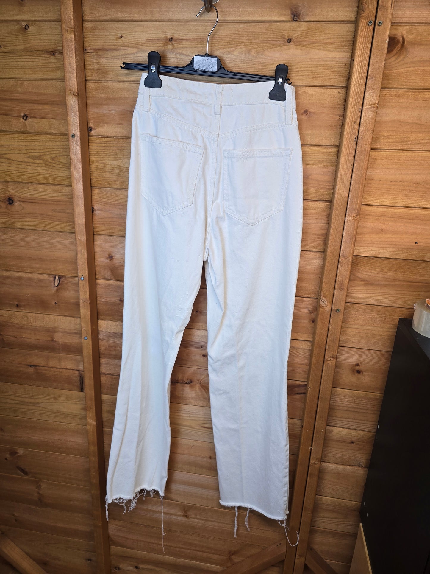 F&F White Ripped Straight Leg Jeans Size 6 – High Waisted, Denim, Edgy & Flattering Fit