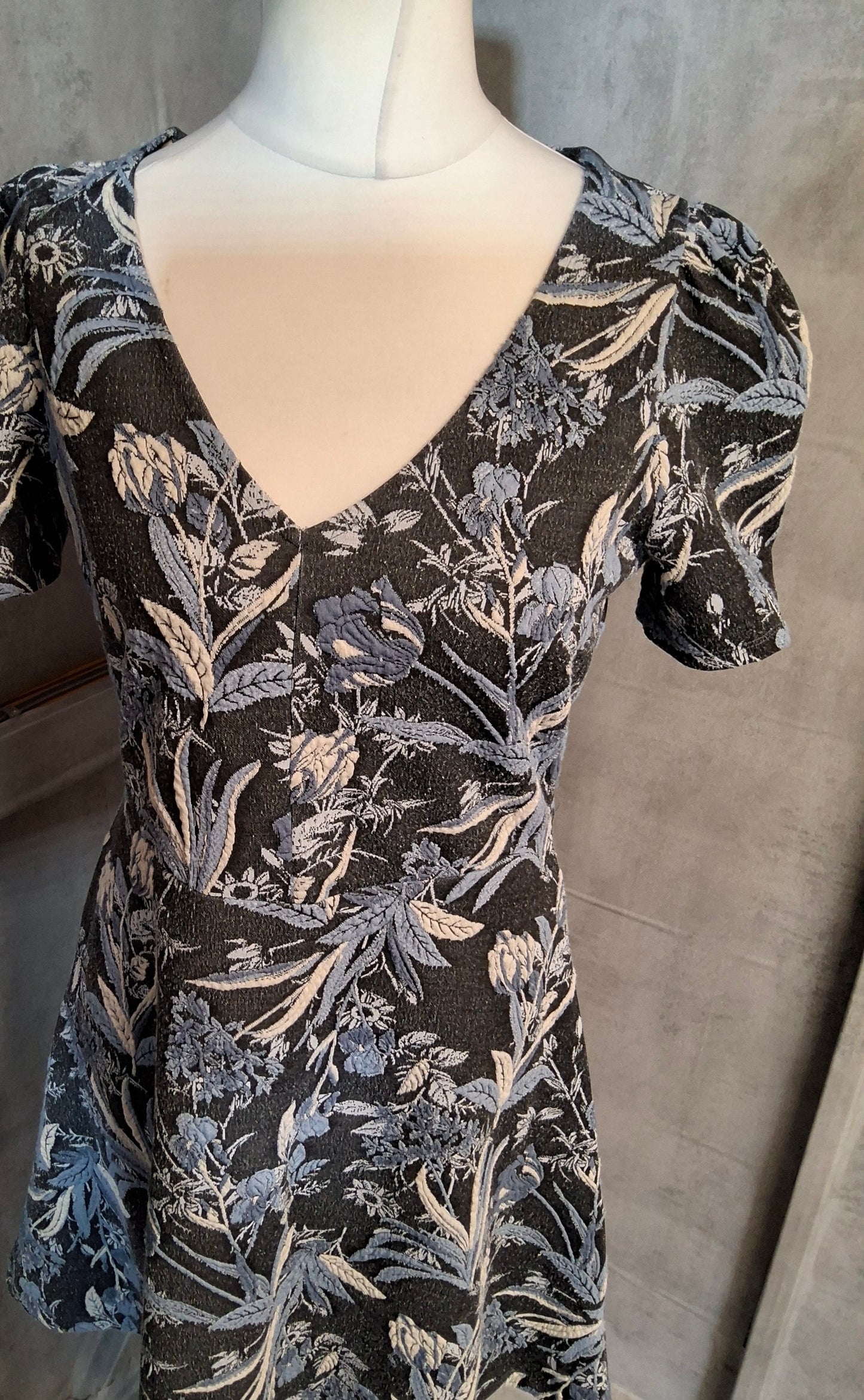 Next Blue & Navy Floral Flared Knee-Length Dress β Size 12 Regular β V-Neck β Short Sleeve β Polyester/Viscose