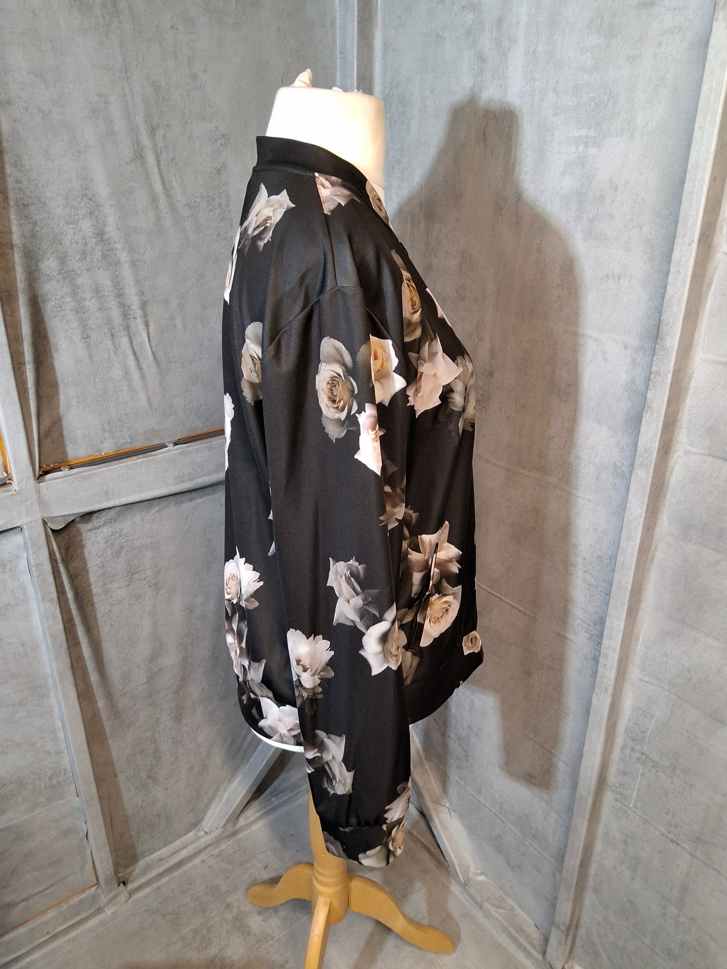 New Look Black & Grey Floral Zip-Up Jacket – Size 18