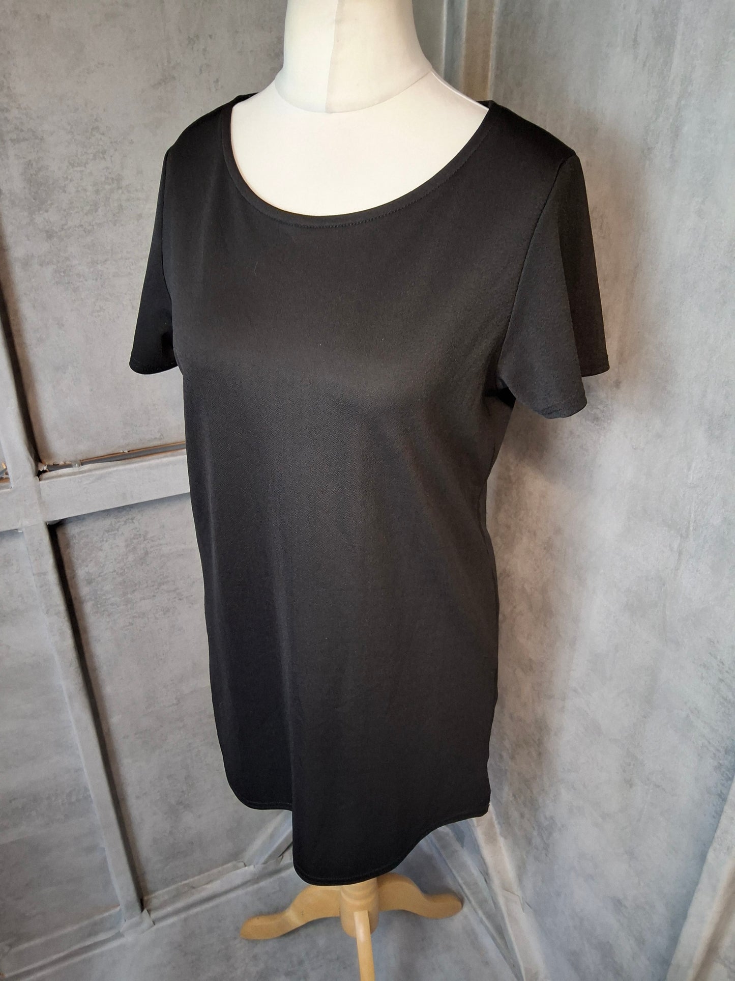 Missguided Black T-Shirt Mini Dress ā Size 12 | Effortless & Easy āØš¤