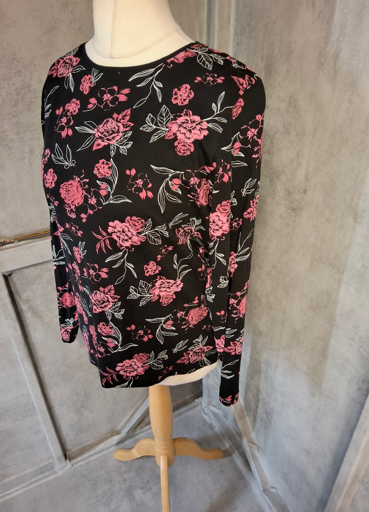 Esmara Floral Long Sleeve Cotton Top – UK size 12/14 Comfy & Cute