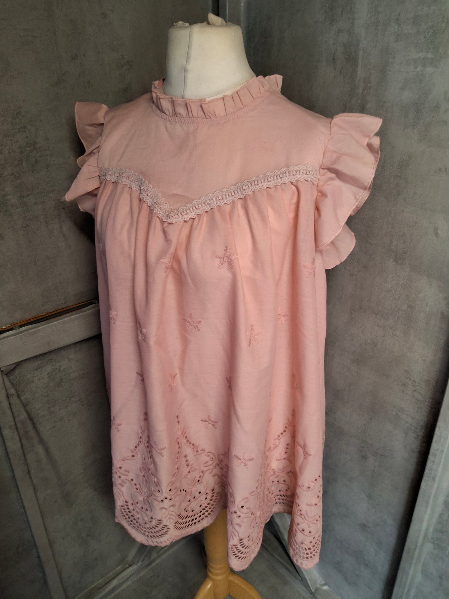Shein Curve Pink Frilly Embroidered Top – Size 2XL (UK size 16/18) – Pretty & Playful Style