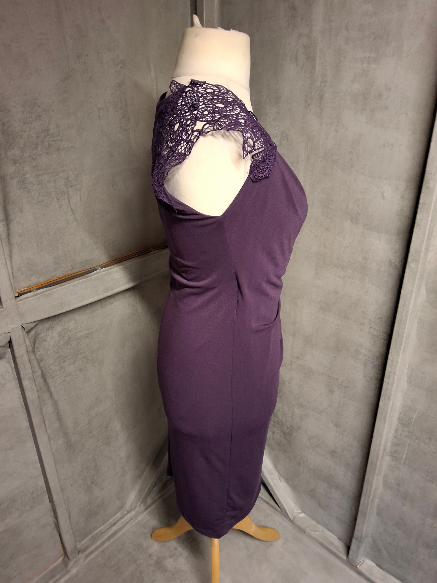 BHS Purple Lace Shoulder Ruched Dress β Size 10 β Elegant Bodycon