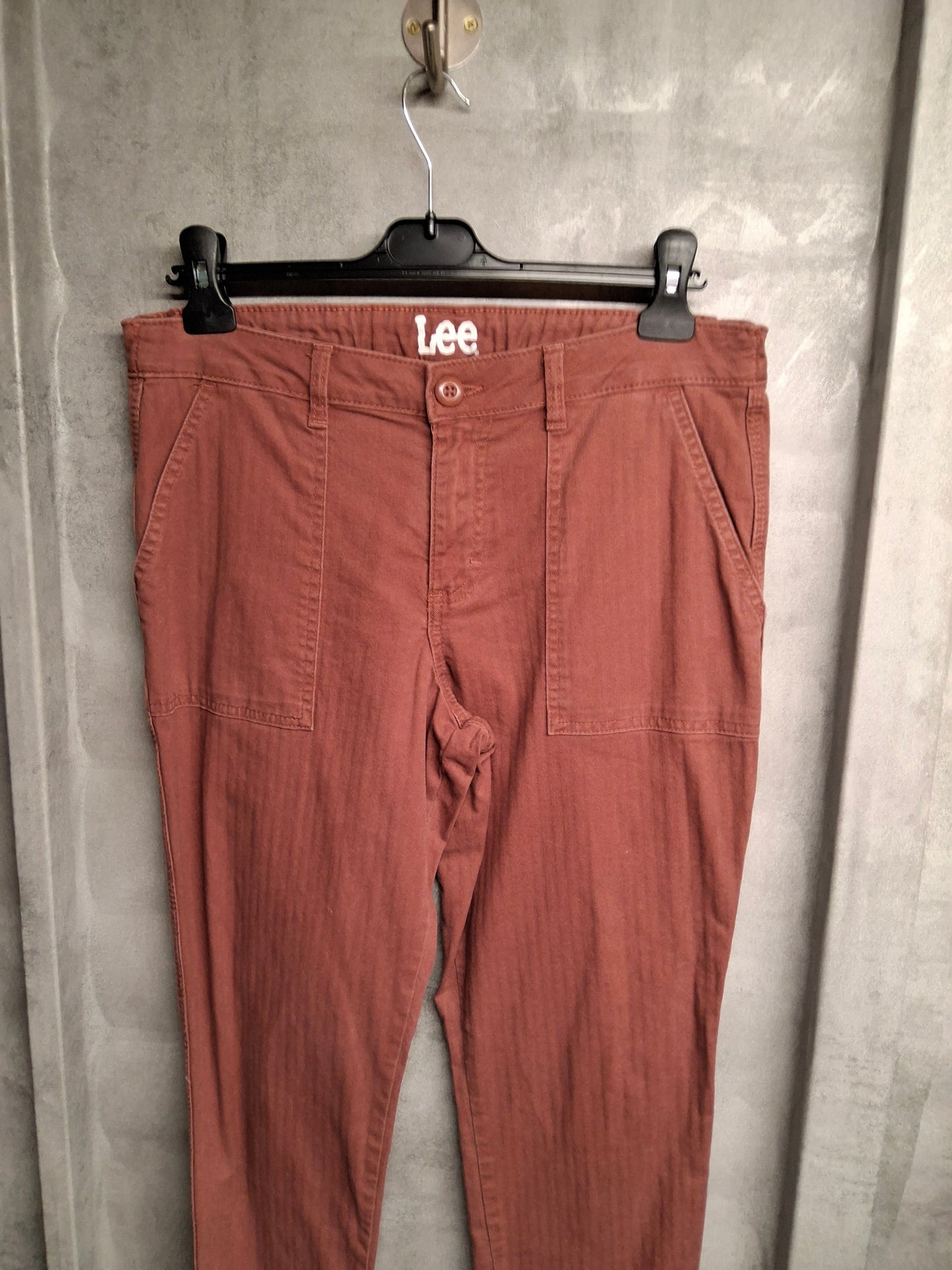Lee Heritage High Waisted Slim Leg Jeans – Size 8 – Burgundy – Everyday to Evening Style