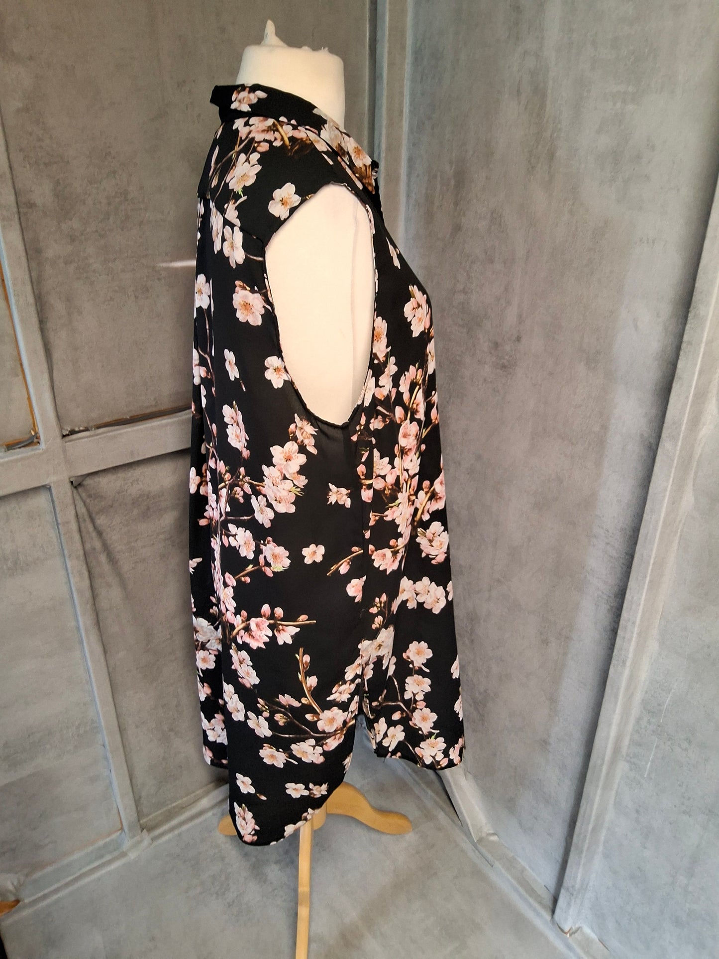 George Black Floral Sleeveless Shirt Dress – Size 18 – Button Front