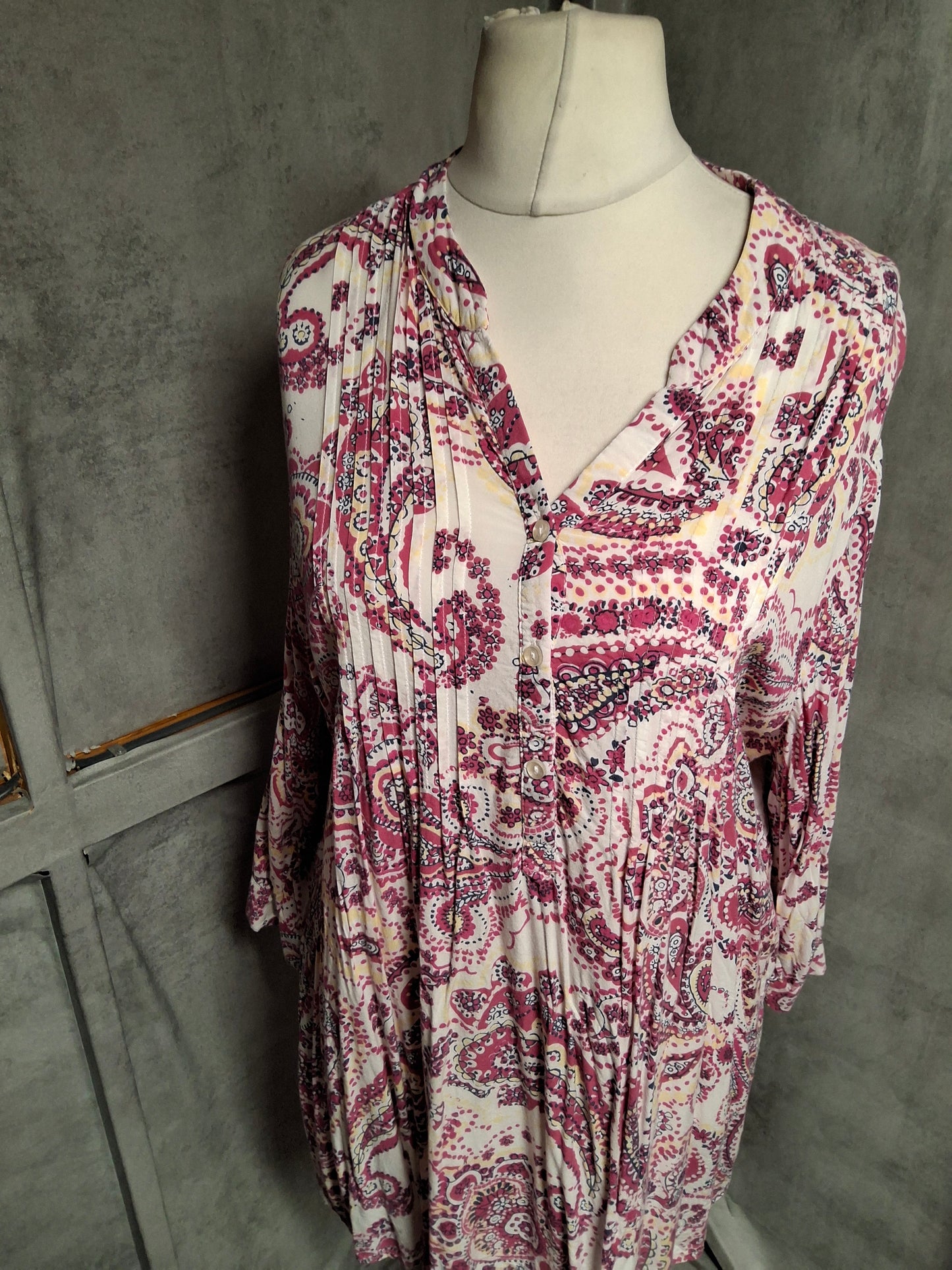 Damart Size 20 Pink Paisley Tunic Top – V-Neck, ¾ Sleeve, Crinkle Style