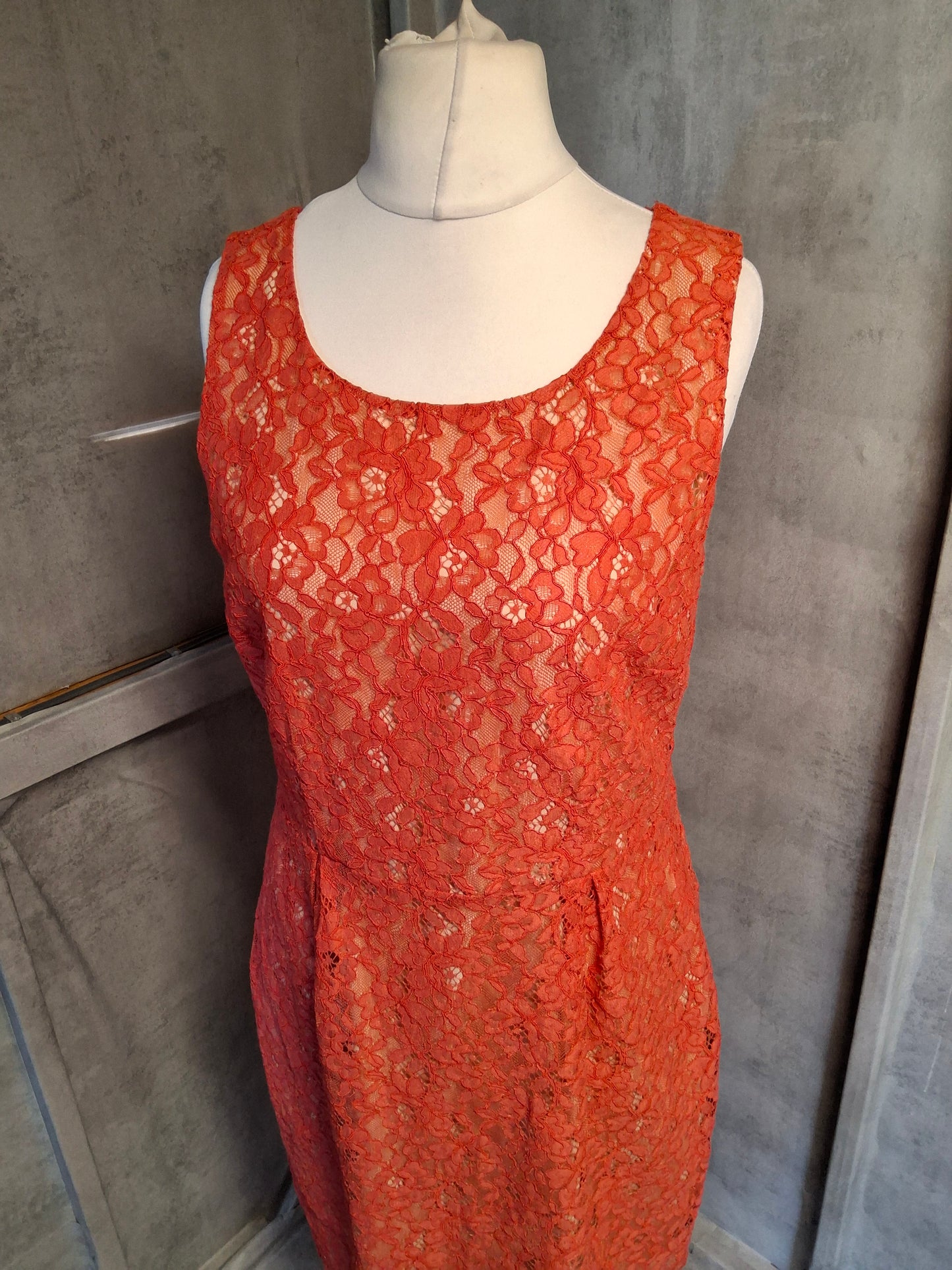 Oasis Coral Lace Dress – Size 16 – Knee Length Fit 14/16 – Side Zip
