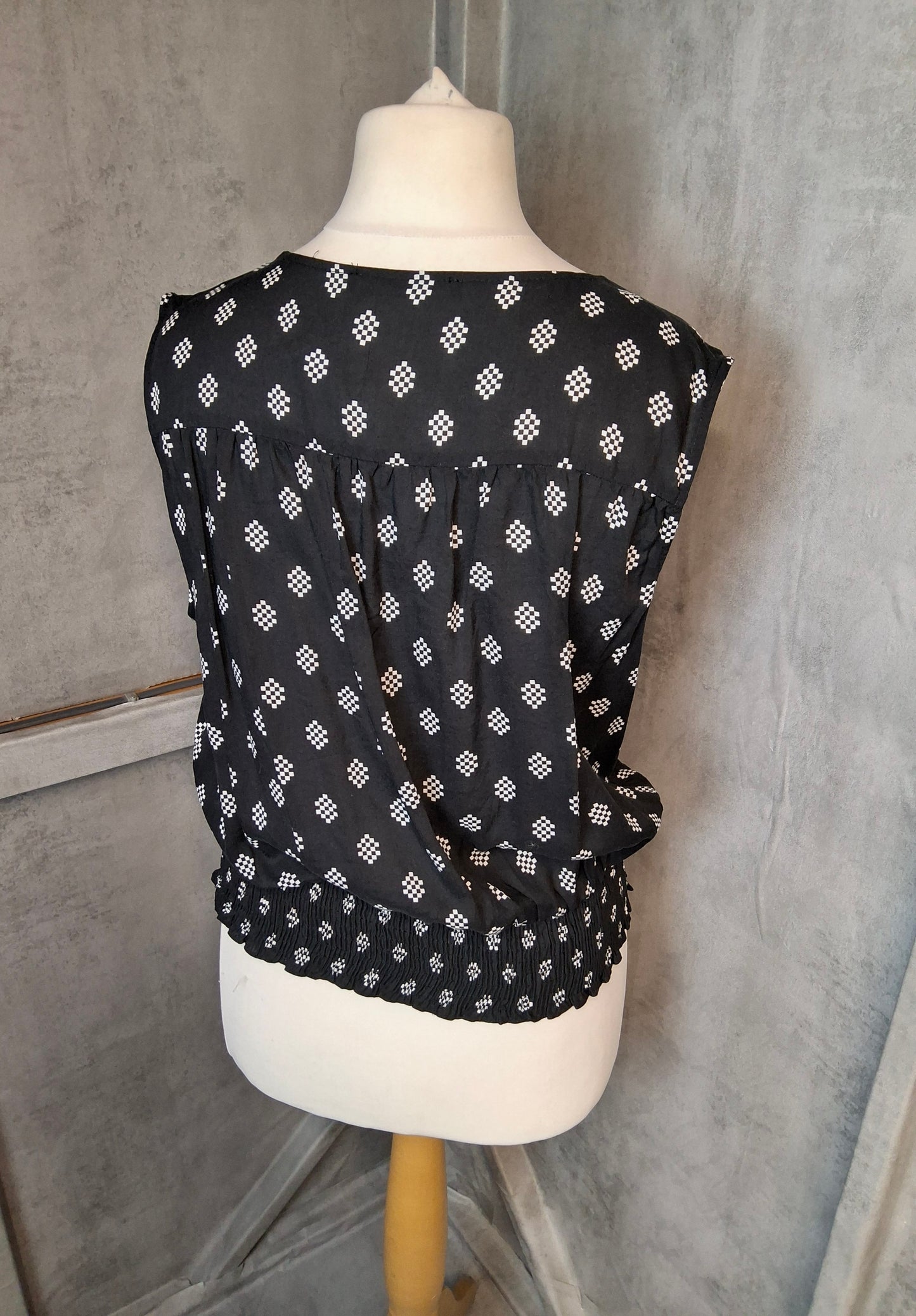George Black & White Sleeveless V-Neck Top | Size 14 | NWT | Flattering Elasticated Fit