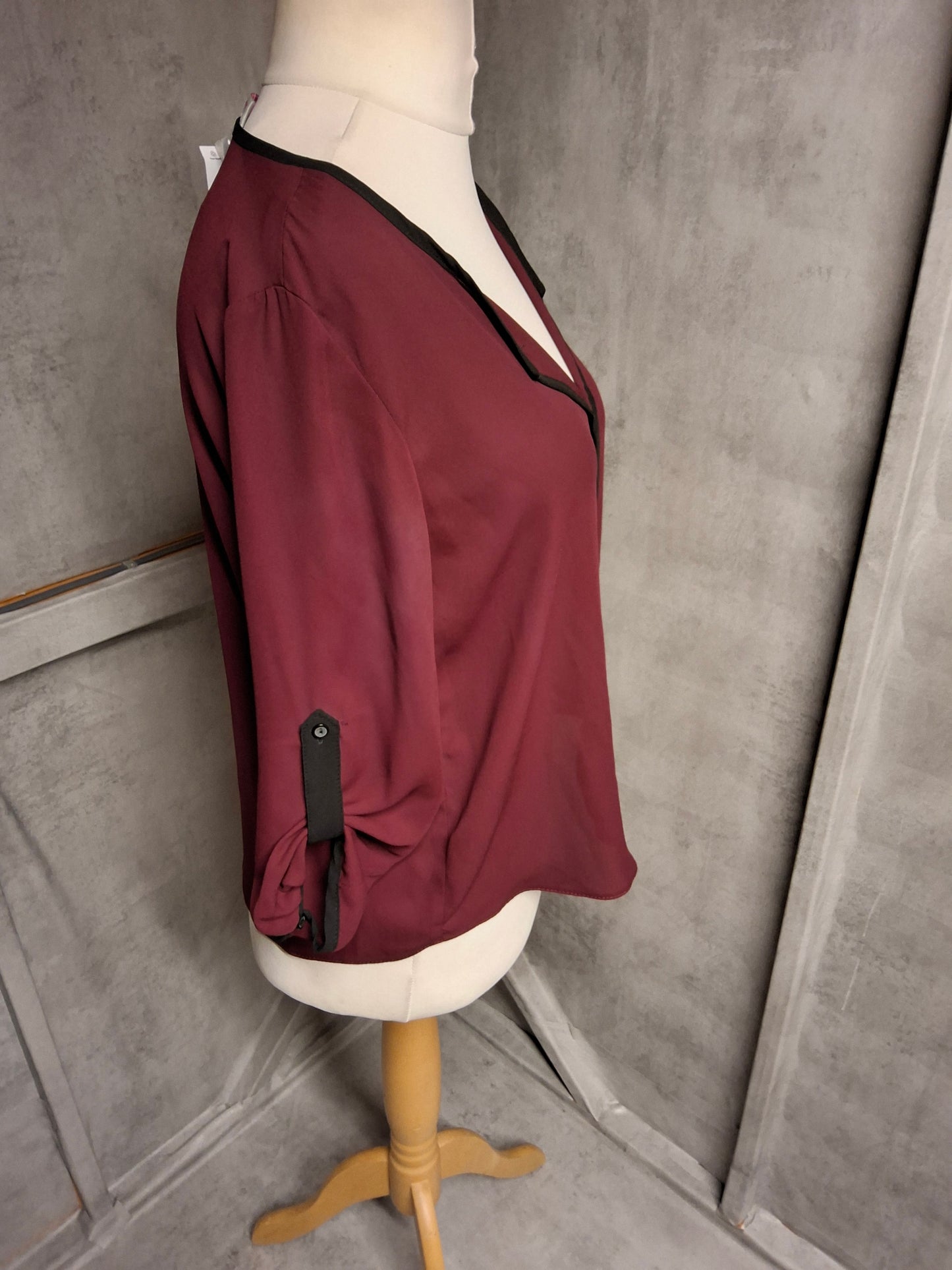 Dorothy Perkins Petite Burgundy Sheer V-Neck Blouse – Size 12 – BNWT