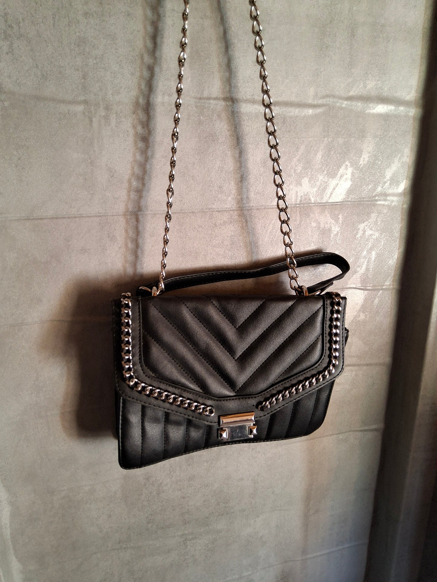 Primark Black Quilted Chain Bag – Popper Close & Dual Strap