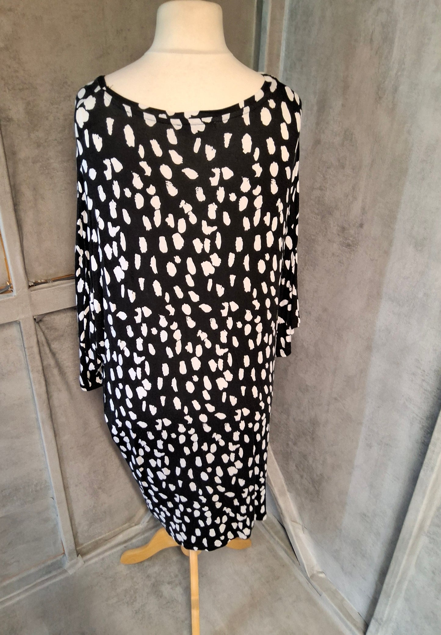 Studio Black & White Animal Print Oversized Midi Dress – Size 16/18
