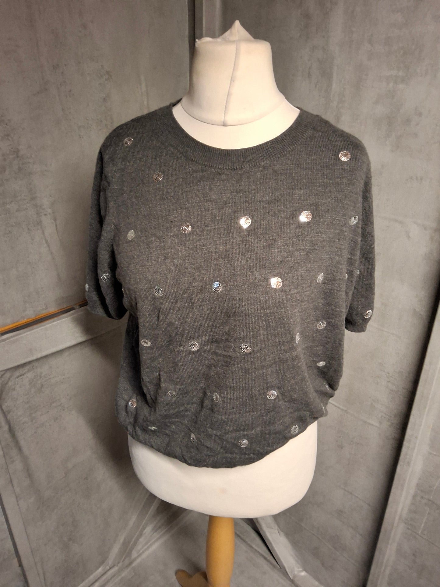 M&S Classic Grey Short Sleeve Jumper – Sequin Detail – Size 16 – 100% Acrylic Knit