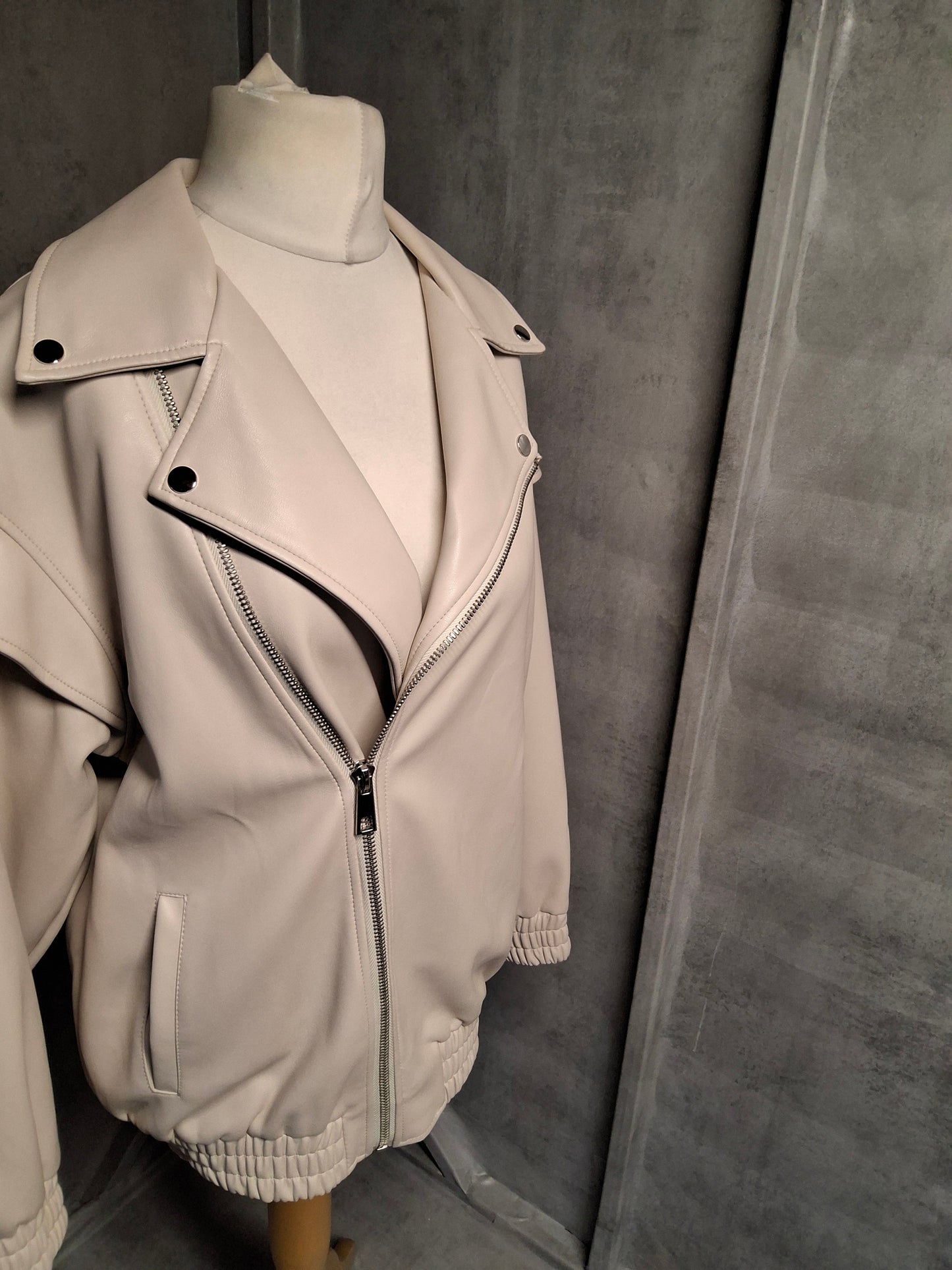 Missguided Cream Oversized Biker Jacket – Size 8