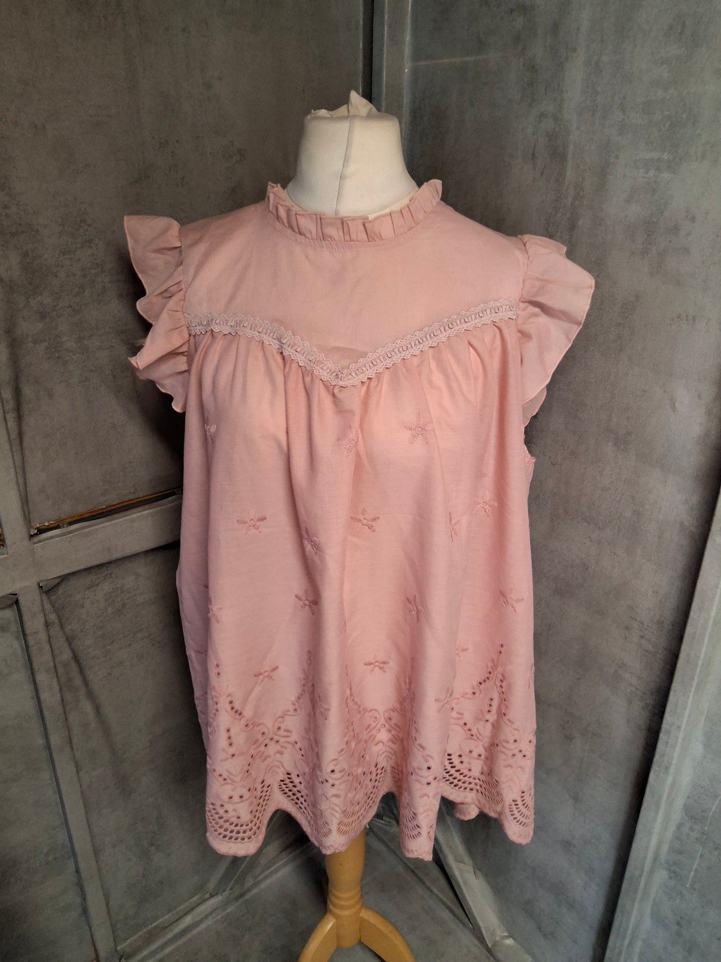 Shein Curve Pink Frilly Embroidered Top – Size 2XL (UK 16/18) – Pretty & Playful Style