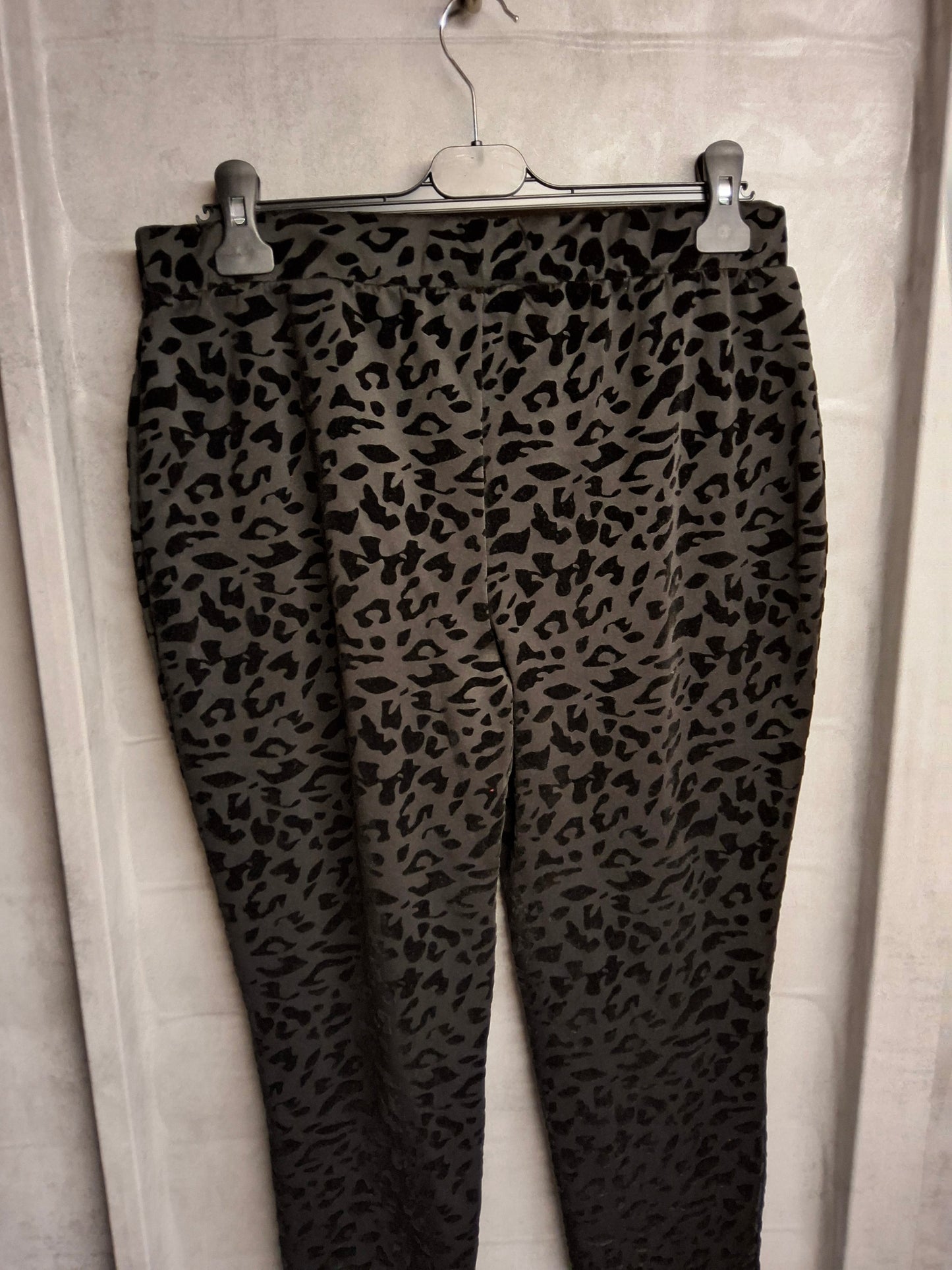 Tu Black Velvet Leopard Print Leggings ā Size 16 ā High Waist Skinny Leg