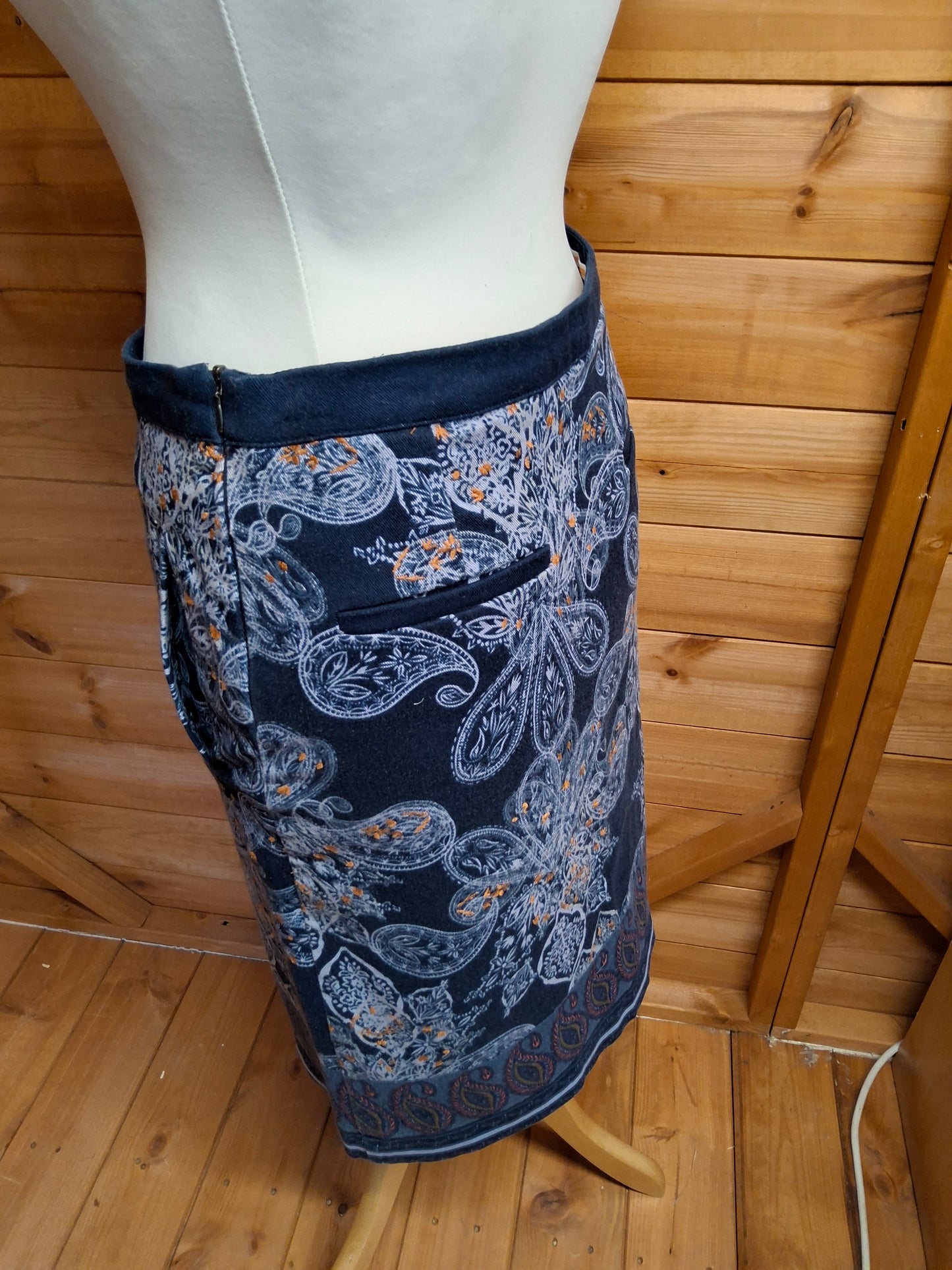 White Stuff Navy Floral Cotton Skirt Size 10 โ Lined Knee Length Zip Side