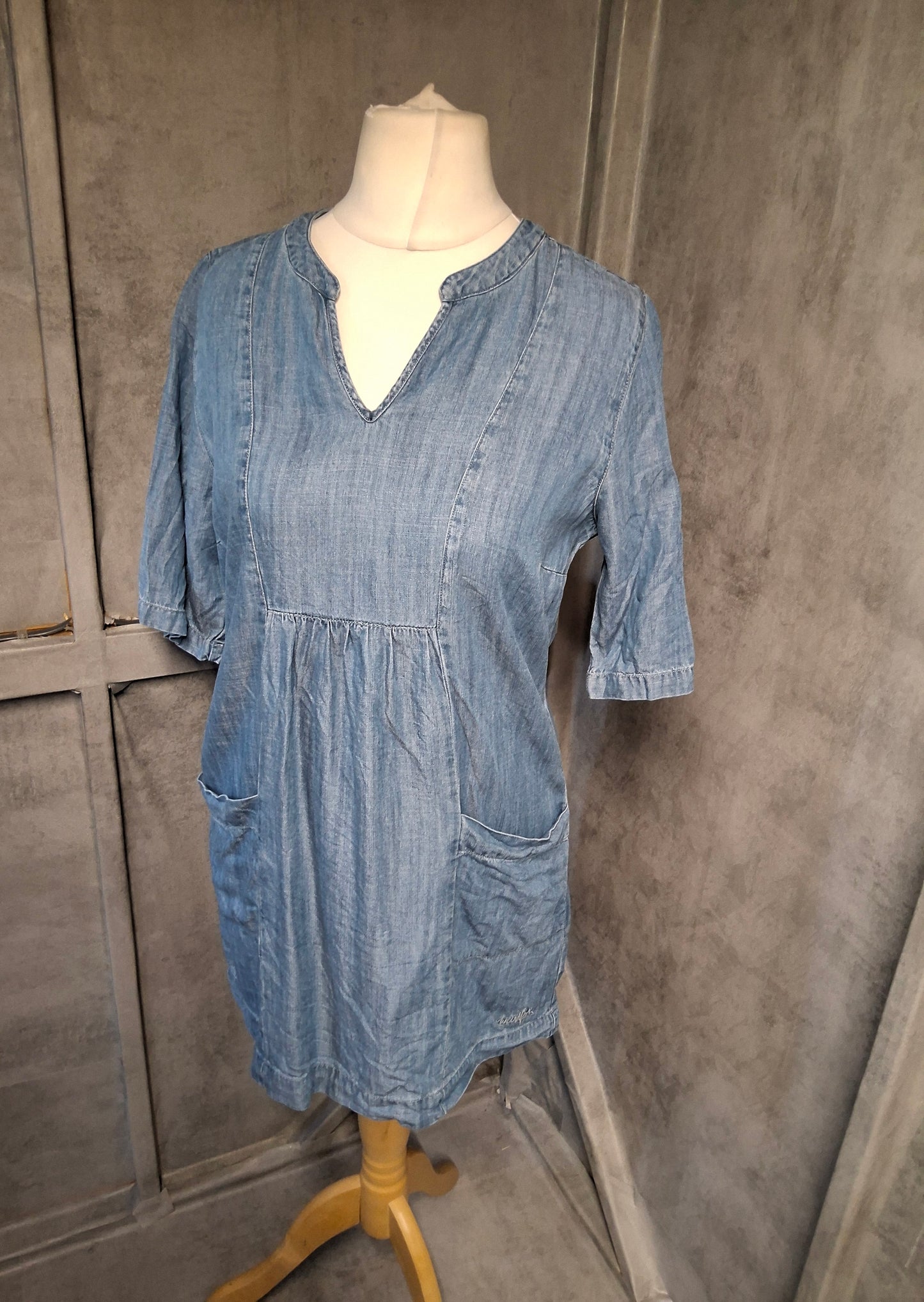 Weird Fish Tencel Denim Dress – Size 12 with Pockets!