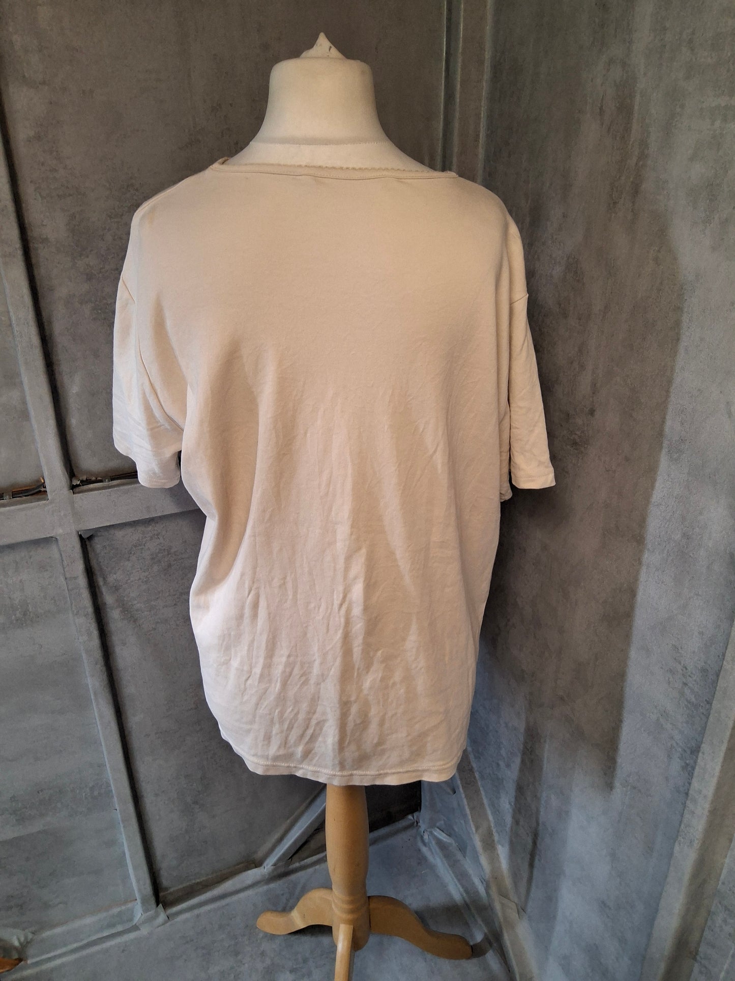 Honor Millburn Beige Floral Embroidered T-Shirt – Size 22/24 – 100% Cotton