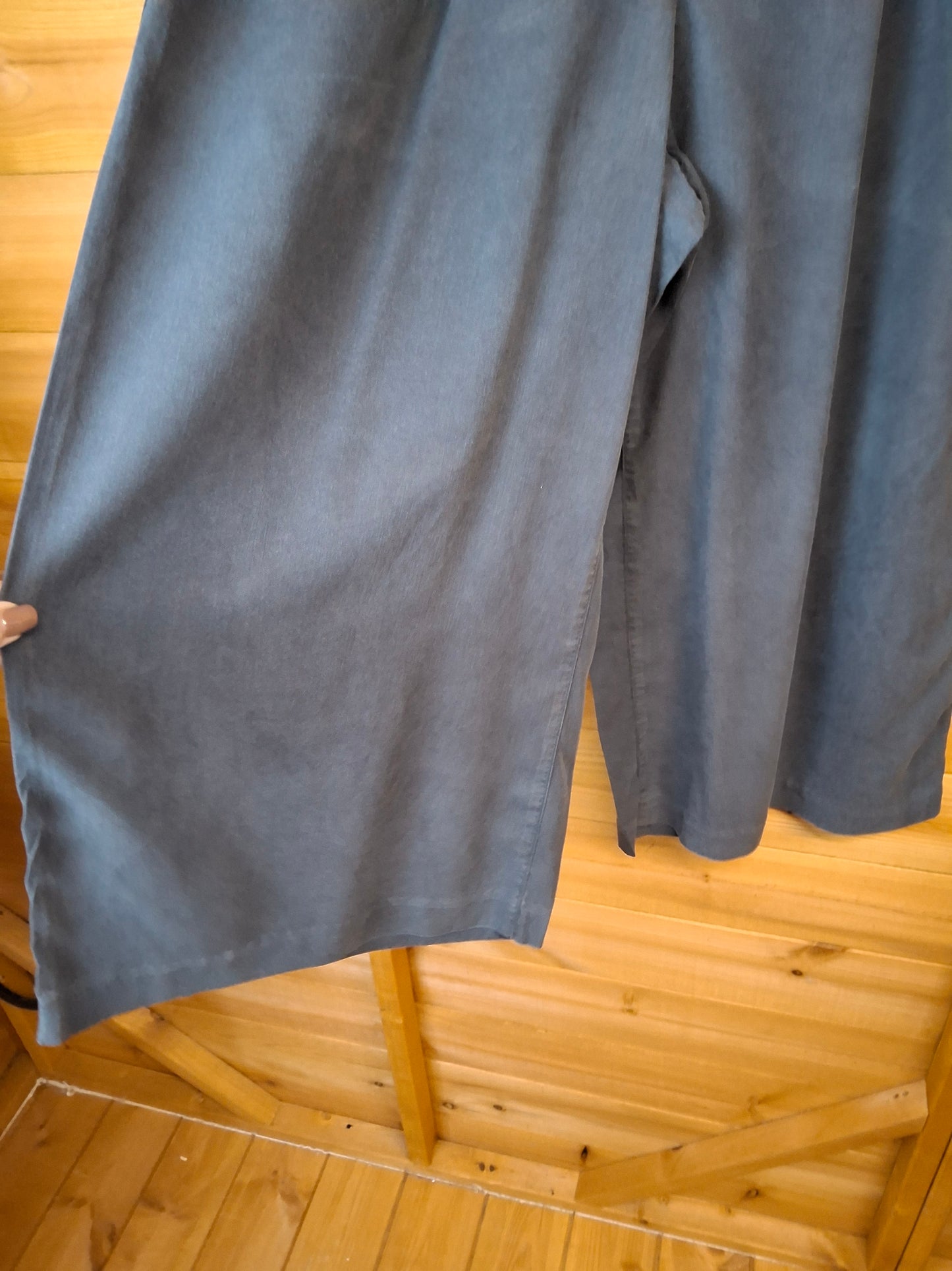 Laura Ashley Navy Flared Cropped Trousers Size 10 ā 100% Tencel