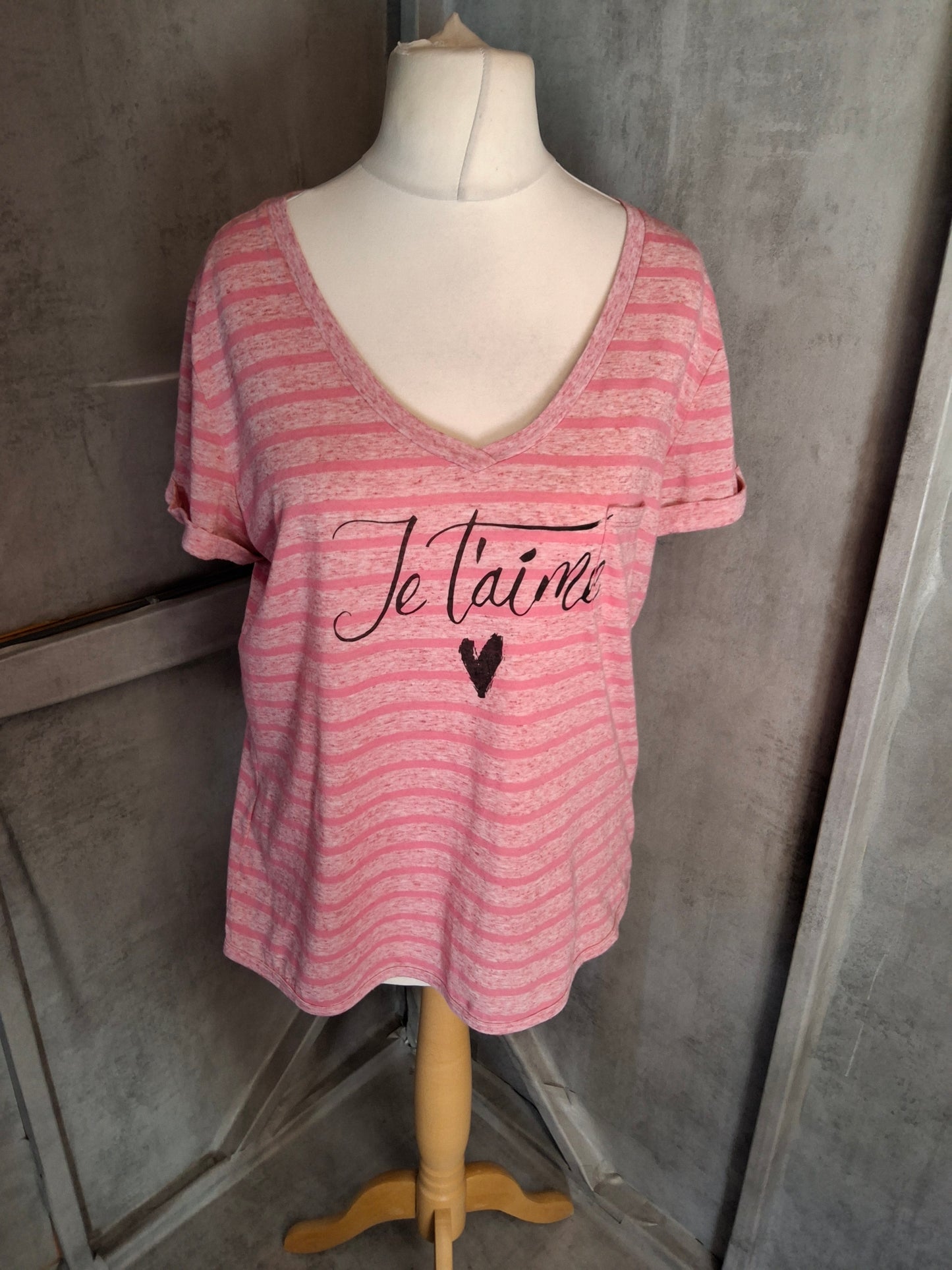 Marks & Spencer Pink Striped V-Neck T-Shirt – Size 16 – “Je T’aime” Print 💕