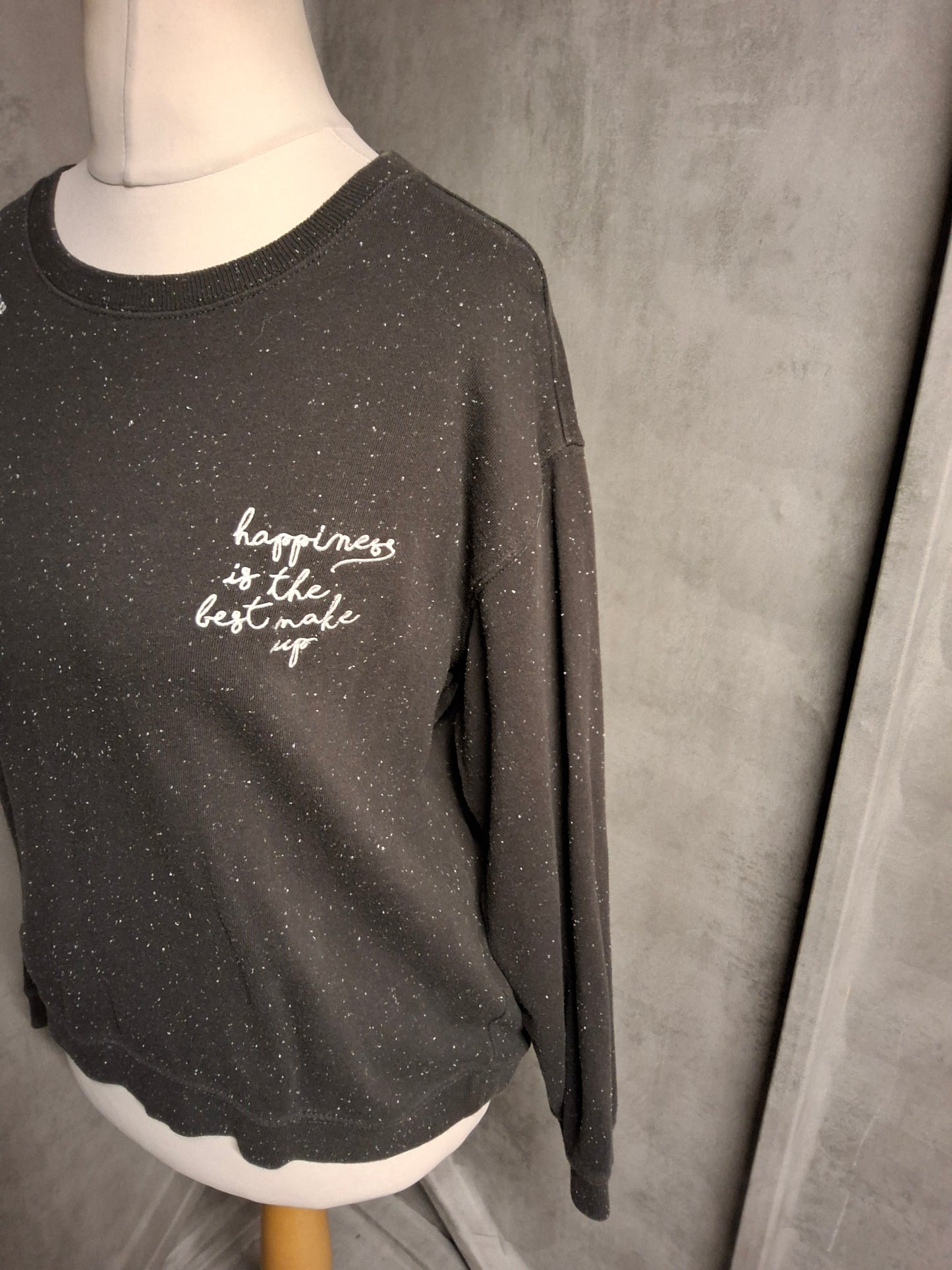 H&M Grey Speckled Slogan Sweatshirt – Size M (UK size 10–12) – “Happiness” Jumper