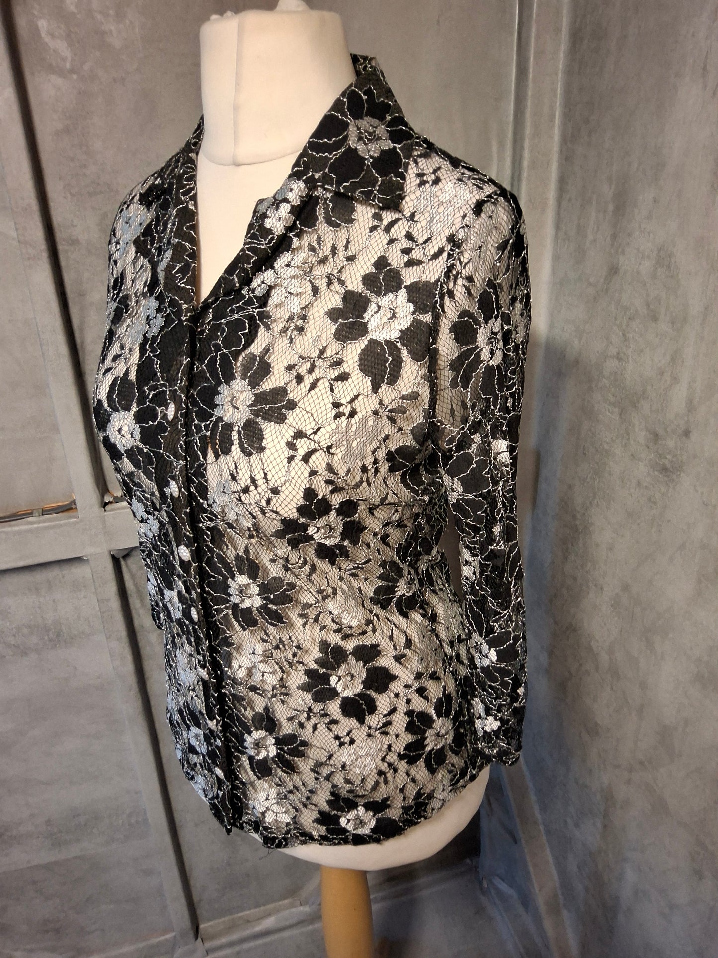 Michelle Hope Black & White Floral Lace Shirt – Size 10/12