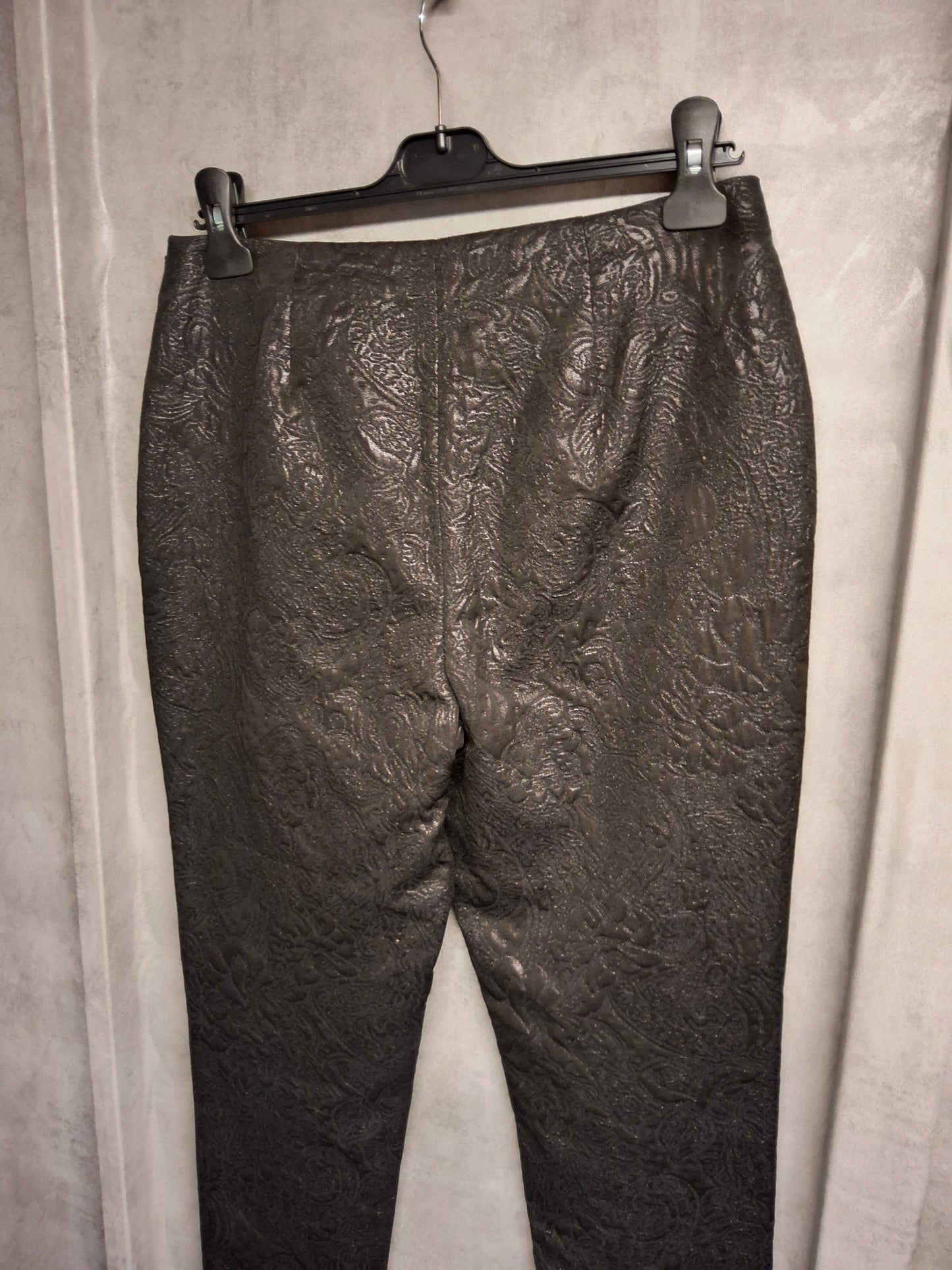 Autograph Black Patterned Slim Leg Trousers – Size 10 – High Waisted Elegance
