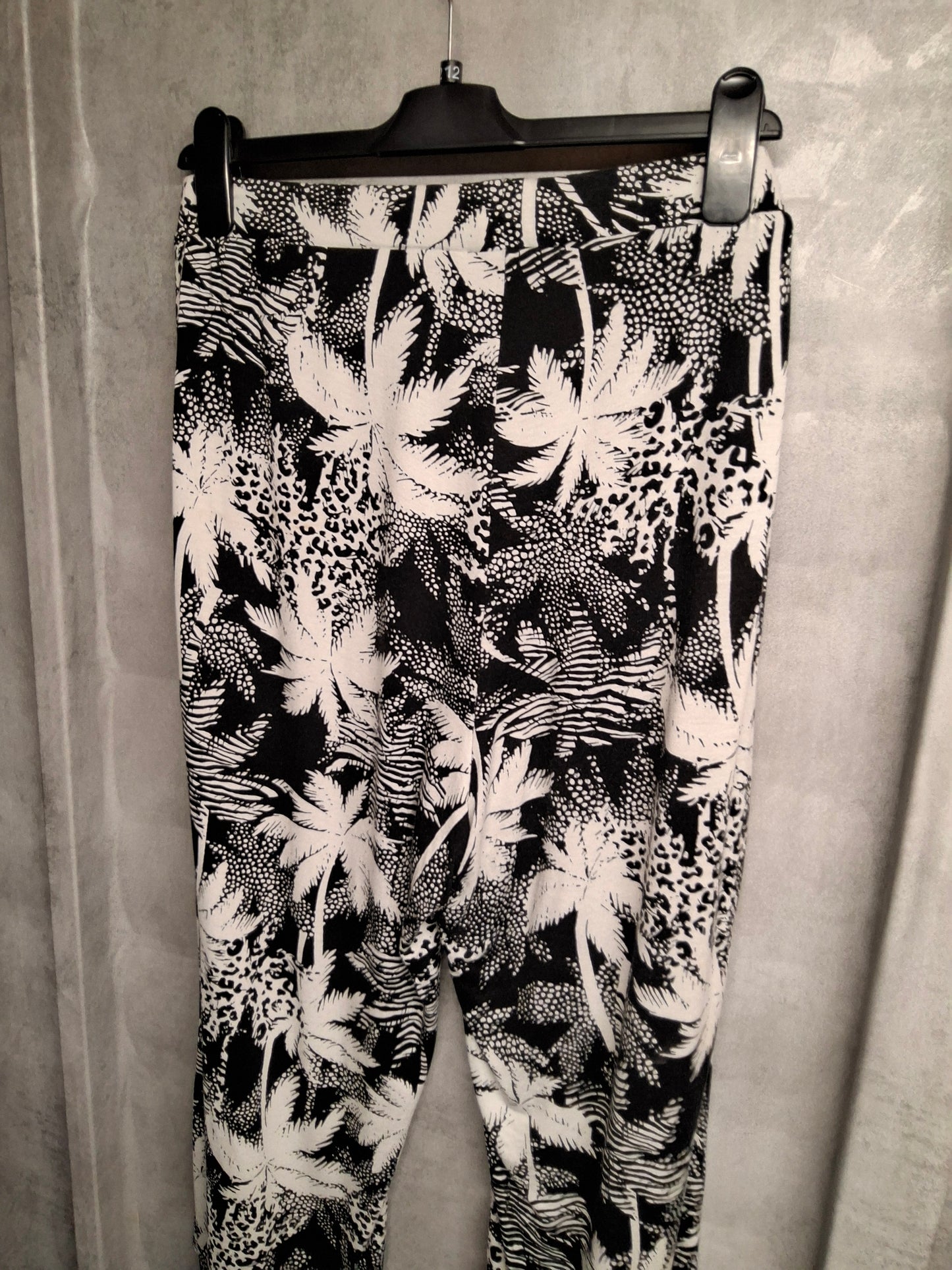 George Black & White Palm Print Cropped Flared Leggings β Size 16 High Waist