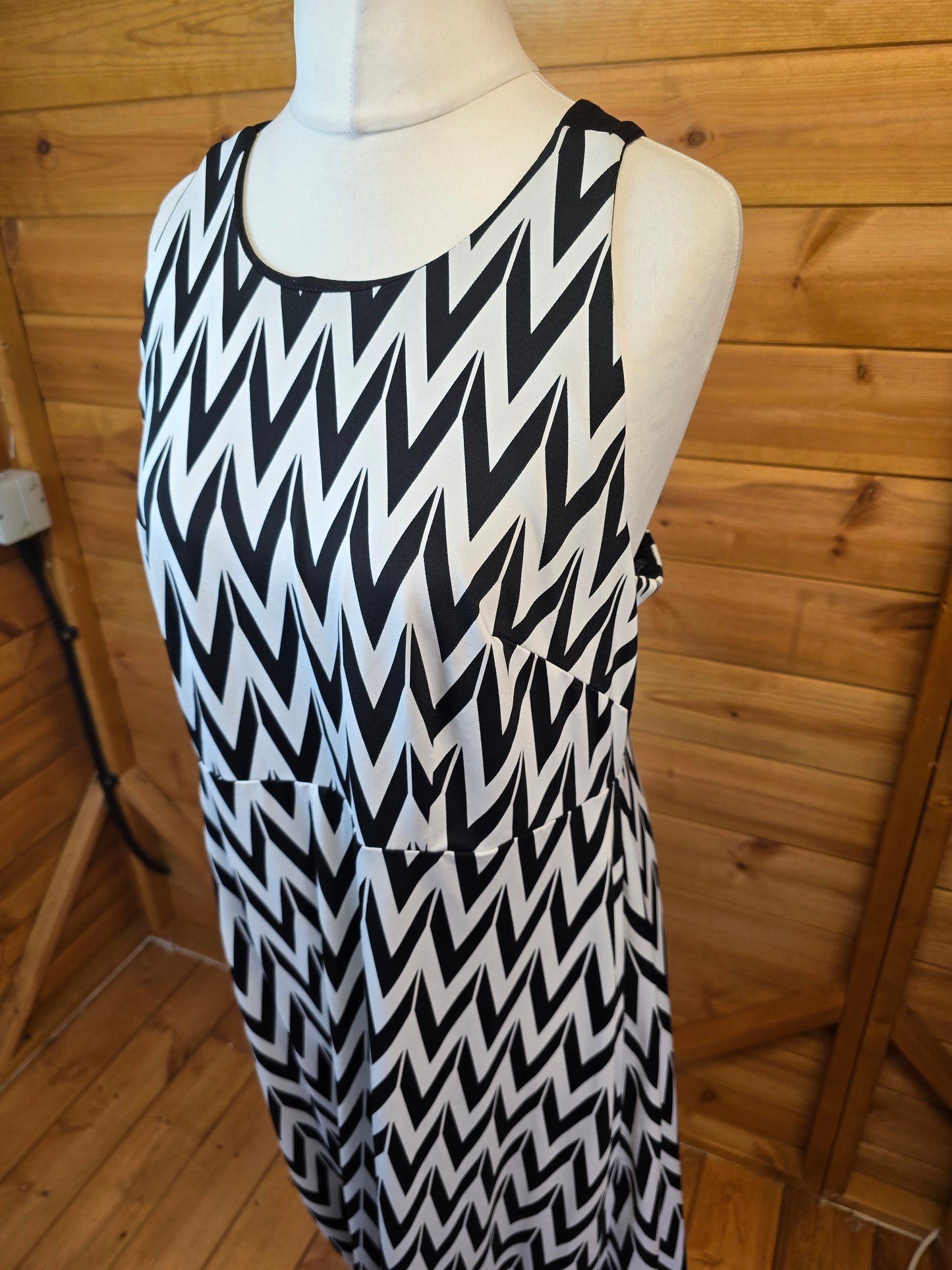 Simply Be Chevron Maxi Dress – Size 16 – Stretch Polyester – Bold Print
