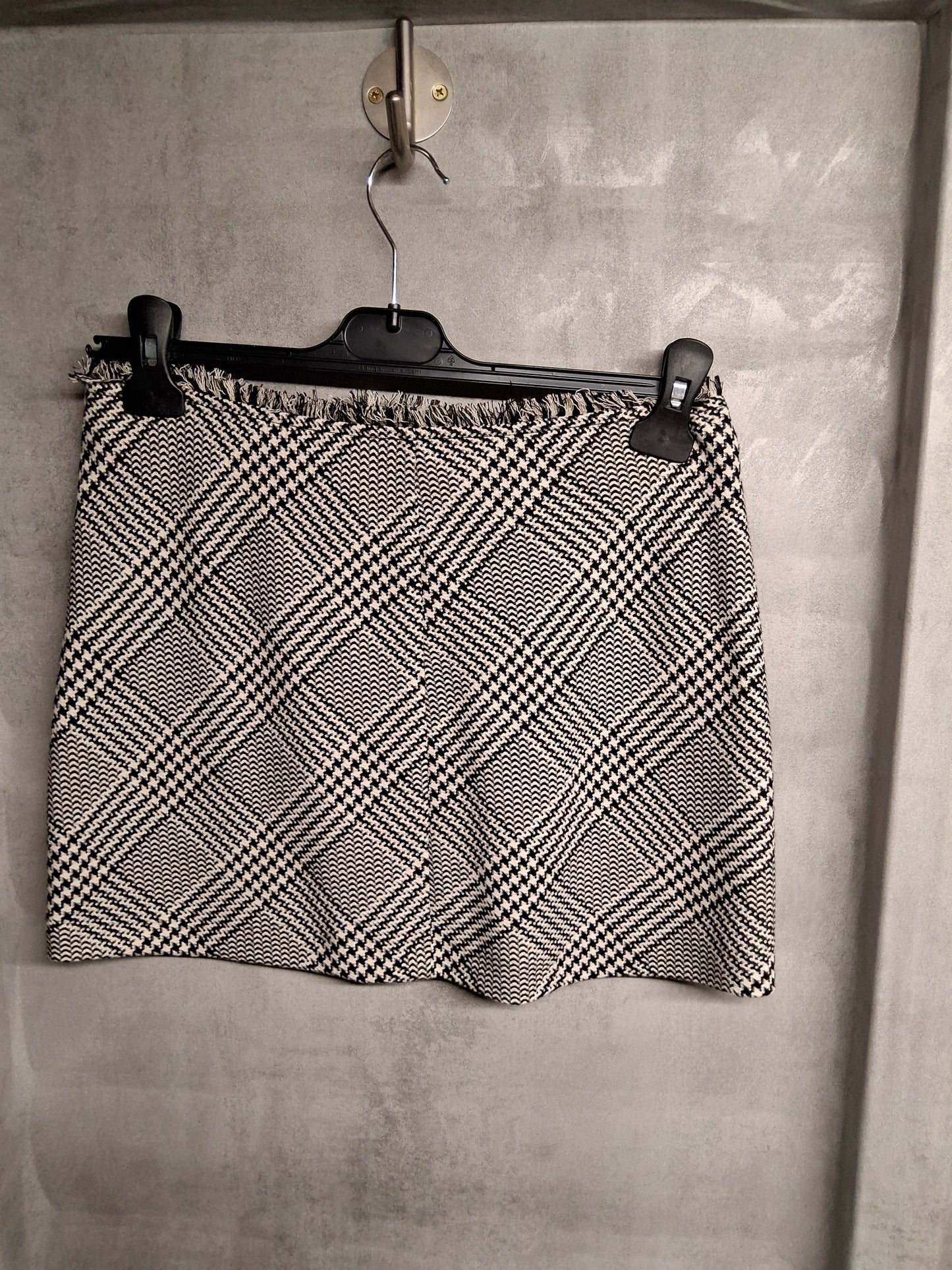 Zara Grey & Black Checked Mini Skirt ā Size S (UK size 8) ā Classic Smart Casual