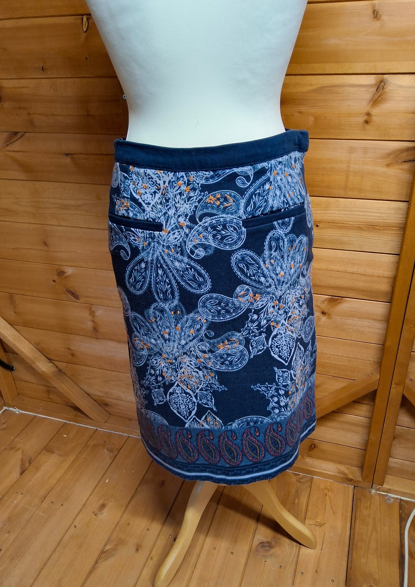 White Stuff Navy Floral Cotton Skirt Size 10 โ Lined Knee Length Zip Side