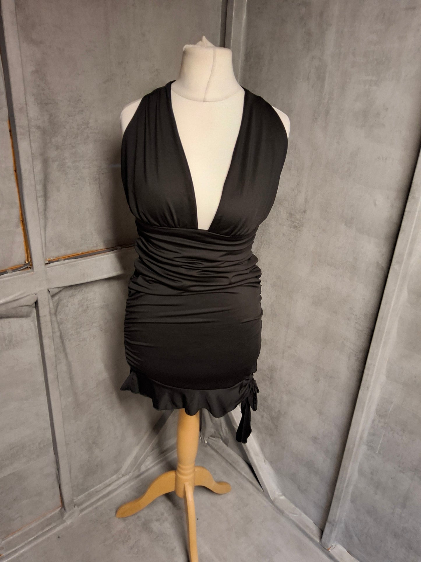 Shein Petite Black Plunge Halter Mini Dress with Bow Detail ā Size M UK 8/10