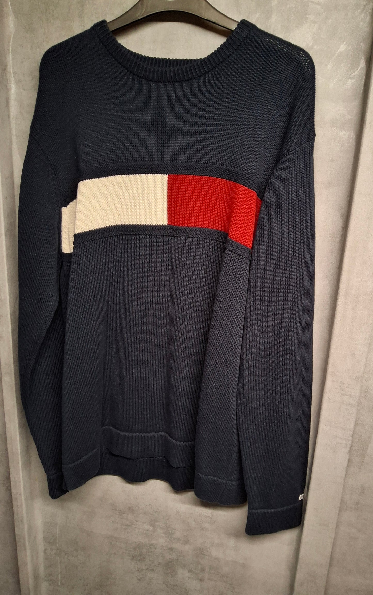 Men's Vintage 90s Tommy Hilfiger Navy Jumper – Crew Neck, Long Sleeve, Logo, Relaxed Fit, Size M