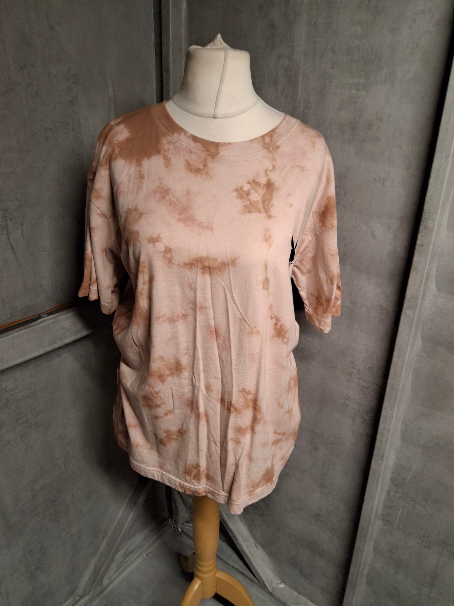 Missguided x Playboy Tie-Dye Oversized Tee – M ( size 10/12) – Brand New & Bad Bunny Energy 😎