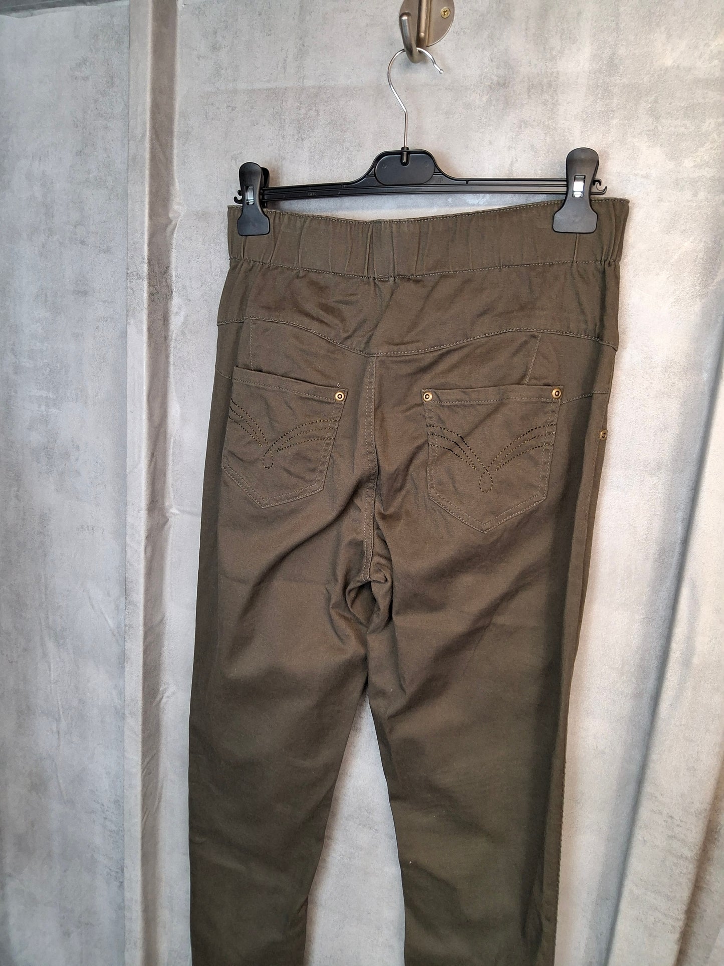 Dark Khaki Skinny Jeans – High Waisted Size 14/16 | Comfy & Cool 🍃