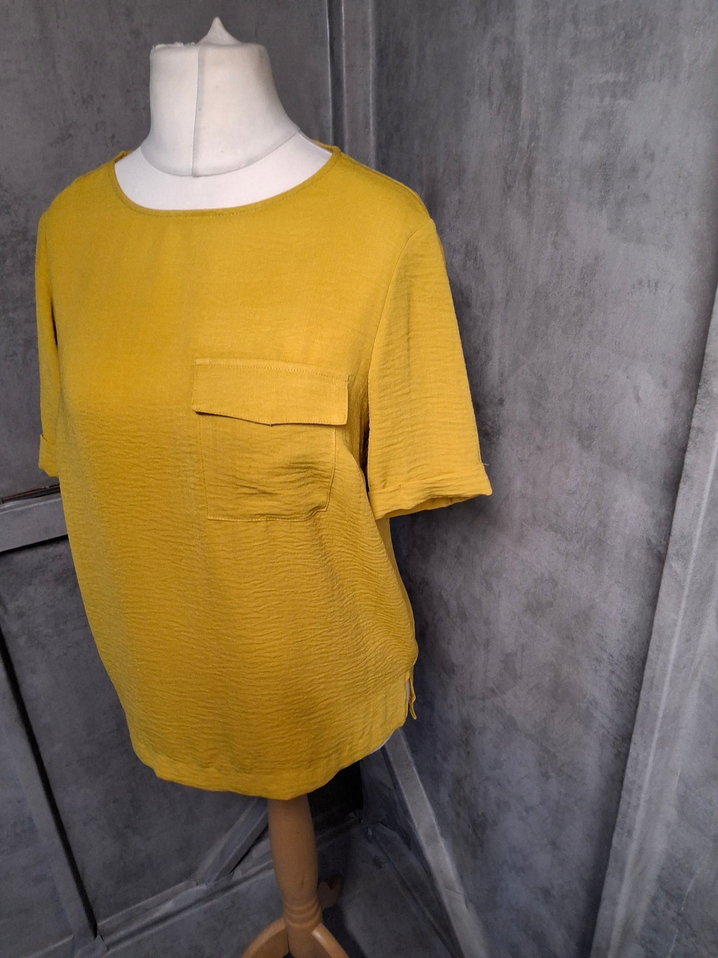 Matalan Mustard Yellow Crinkle Top – Size 10 – Lightweight Pocket Tee