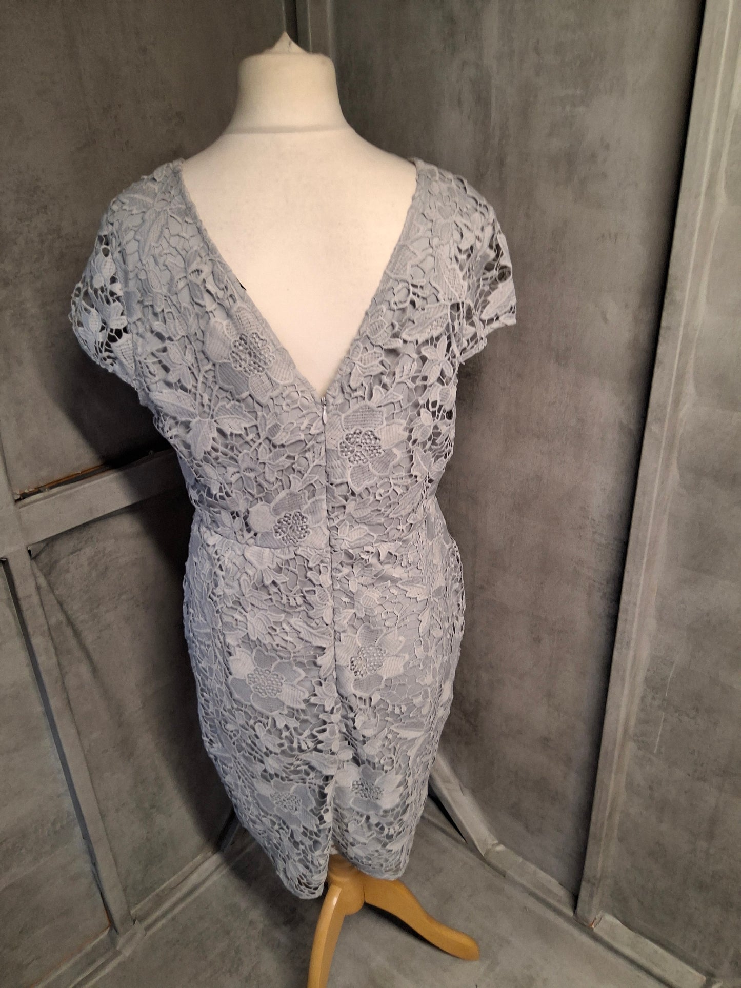 Dorothy Perkins Grey Lace Midi Dress – Size 16 – V-Back – Elegant Floral Overlay – Zip Fasten