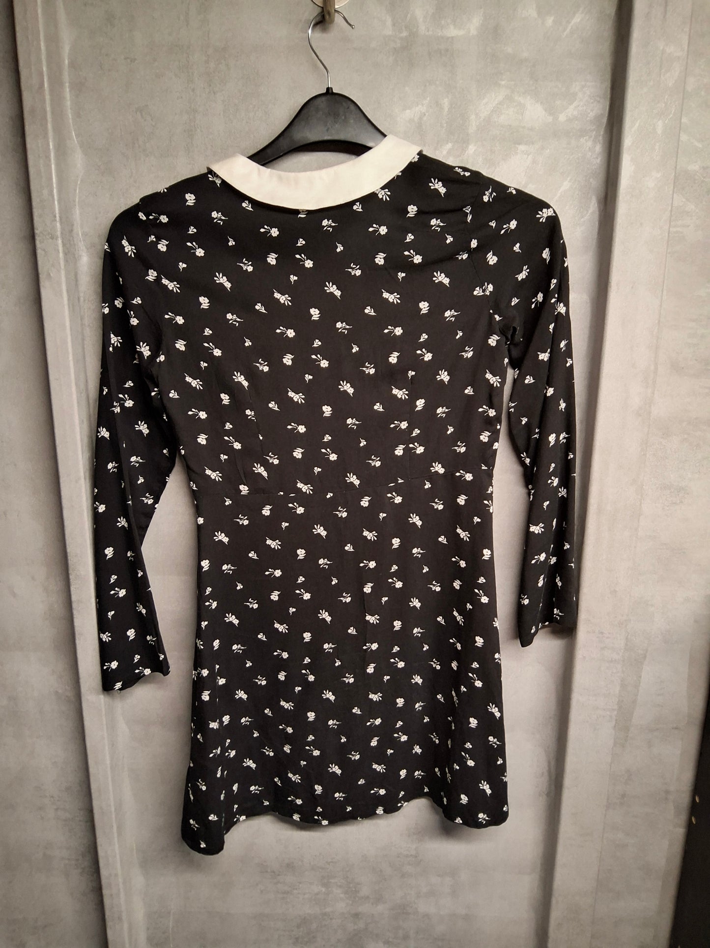 H&M Girls’ Black Floral Dress with White Peter Pan Collar – Age 11–12