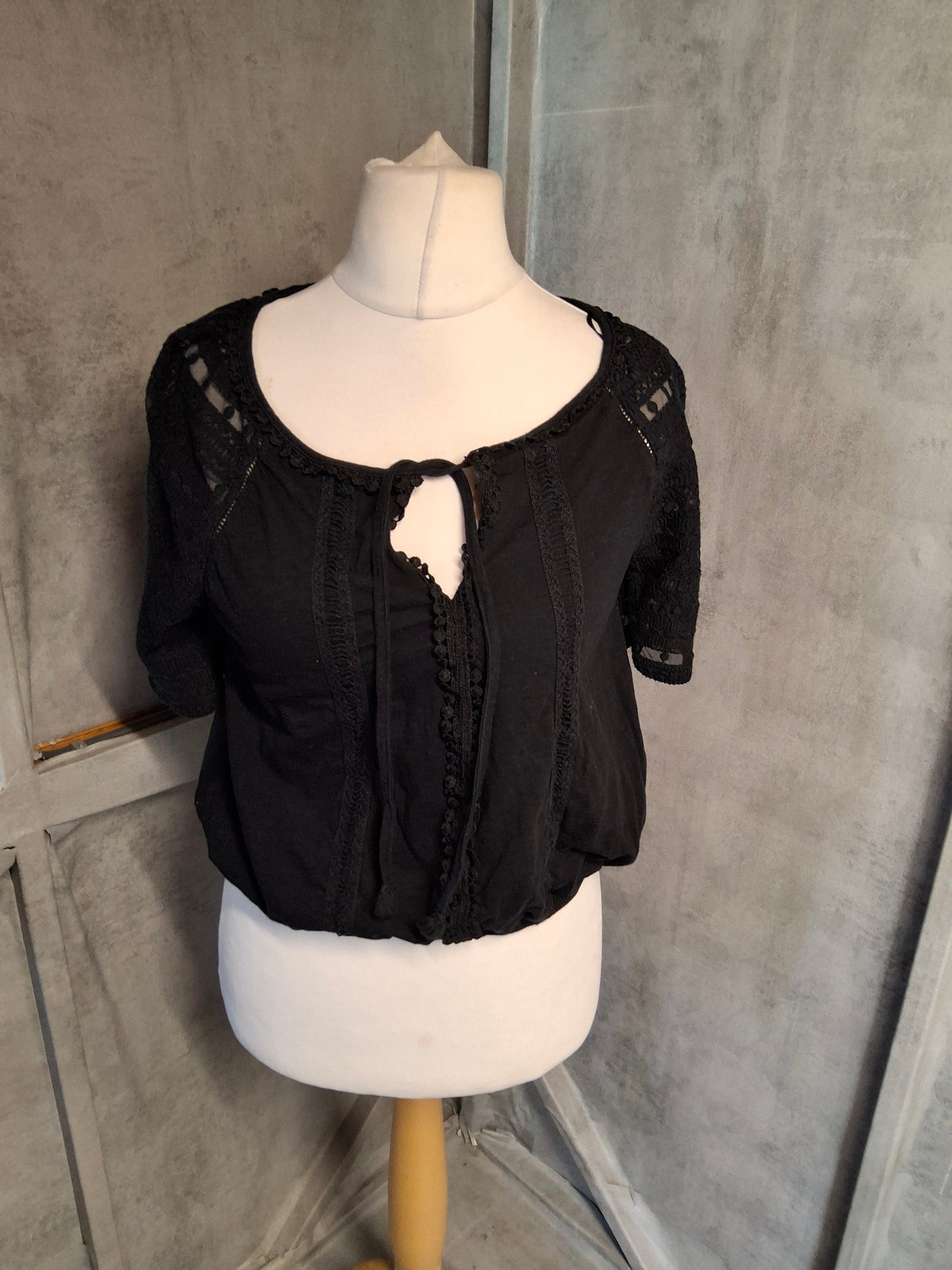 Miss Selfridge Black Lace Detail Cropped Top β Size 12