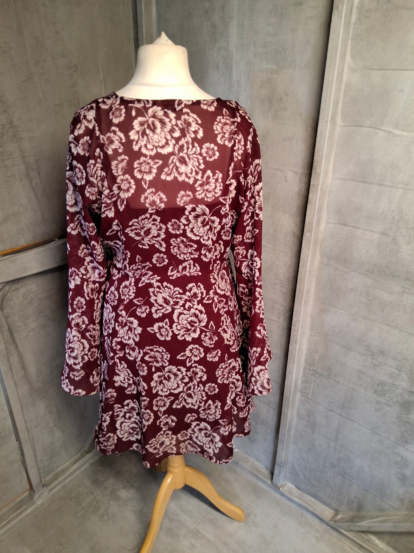 Brave Soul Burgundy & White Floral Dress – Size M (size 10/12)