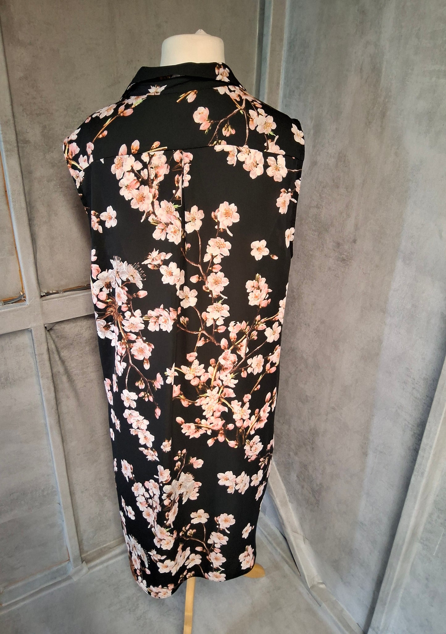 George Black Floral Sleeveless Shirt Dress – Size 18 – Button Front